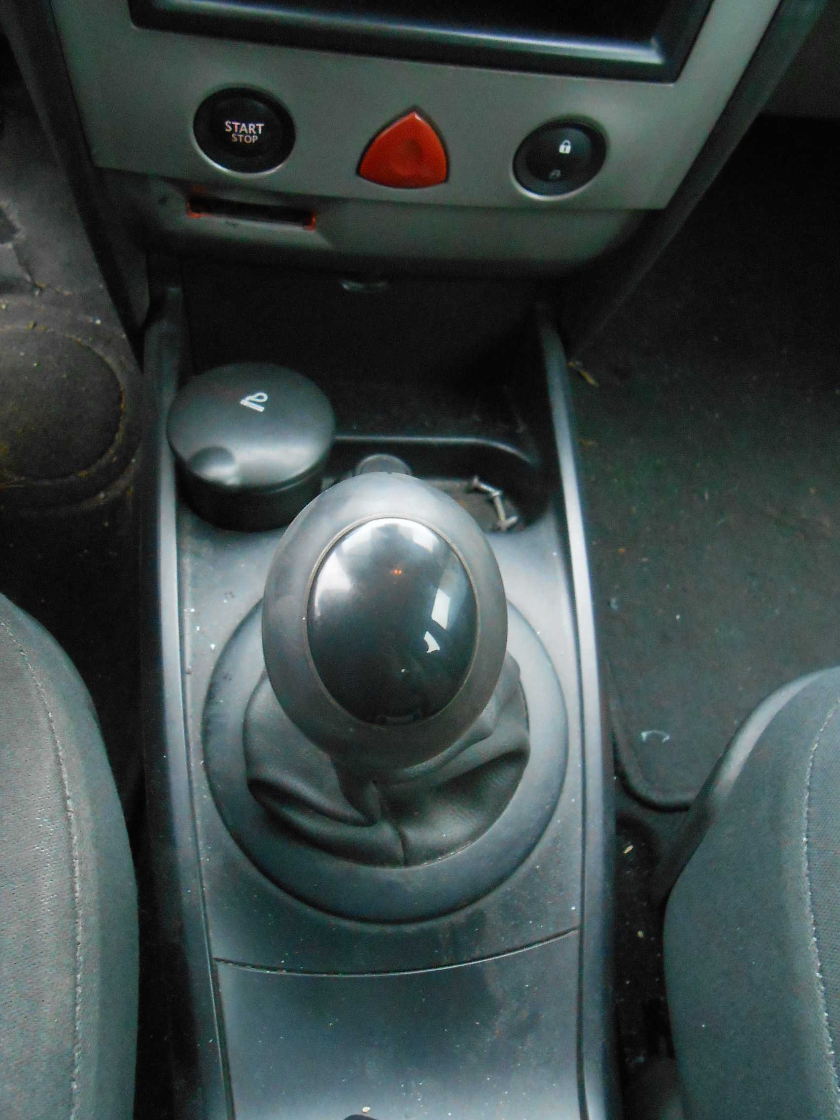 Λεβιές Ταχυτήτων Renault Megane ’04 Προσφορά.