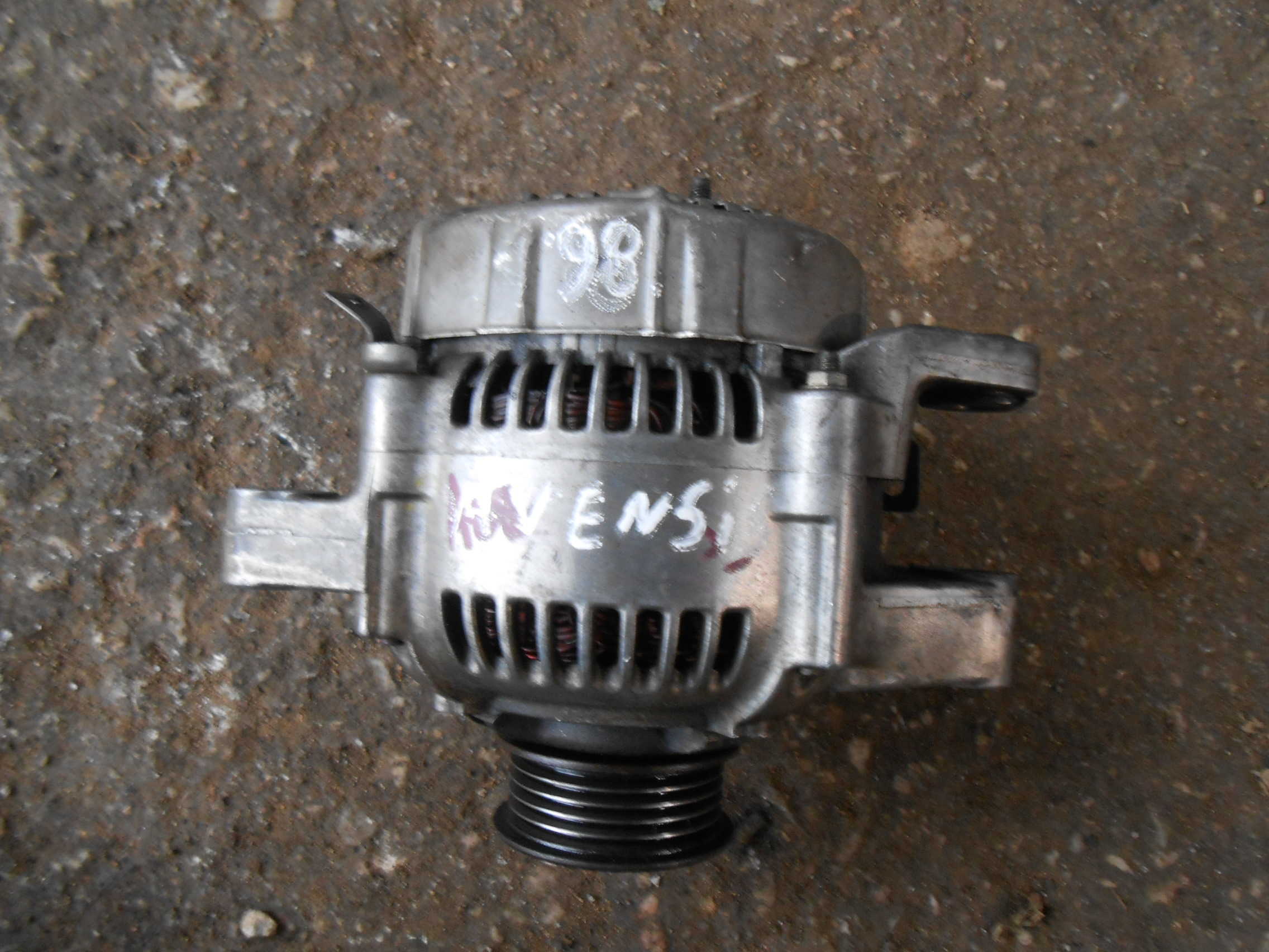 Δυναμό Toyota Avensis ’98