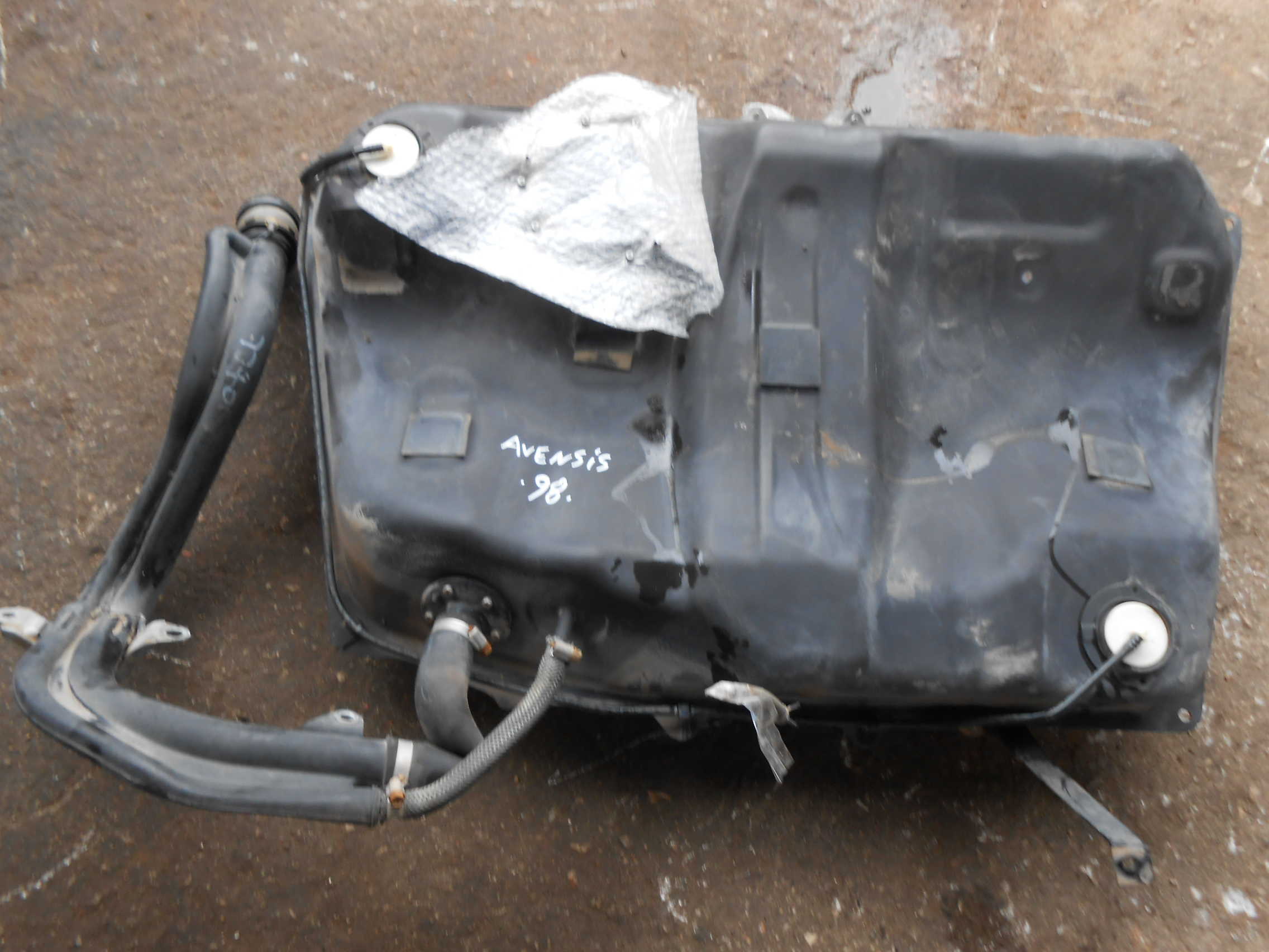 Ρεζερβουάρ Toyota Avensis ’98 Προσφορά!