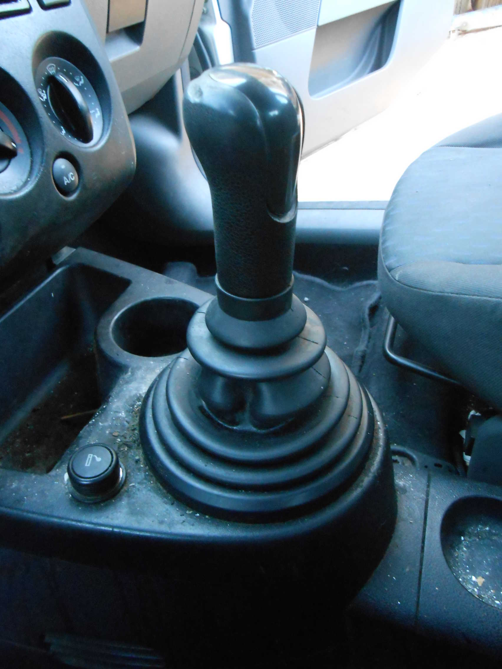 Λεβιές Ταχυτήτων Ford Fiesta ’03 Προσφορά.