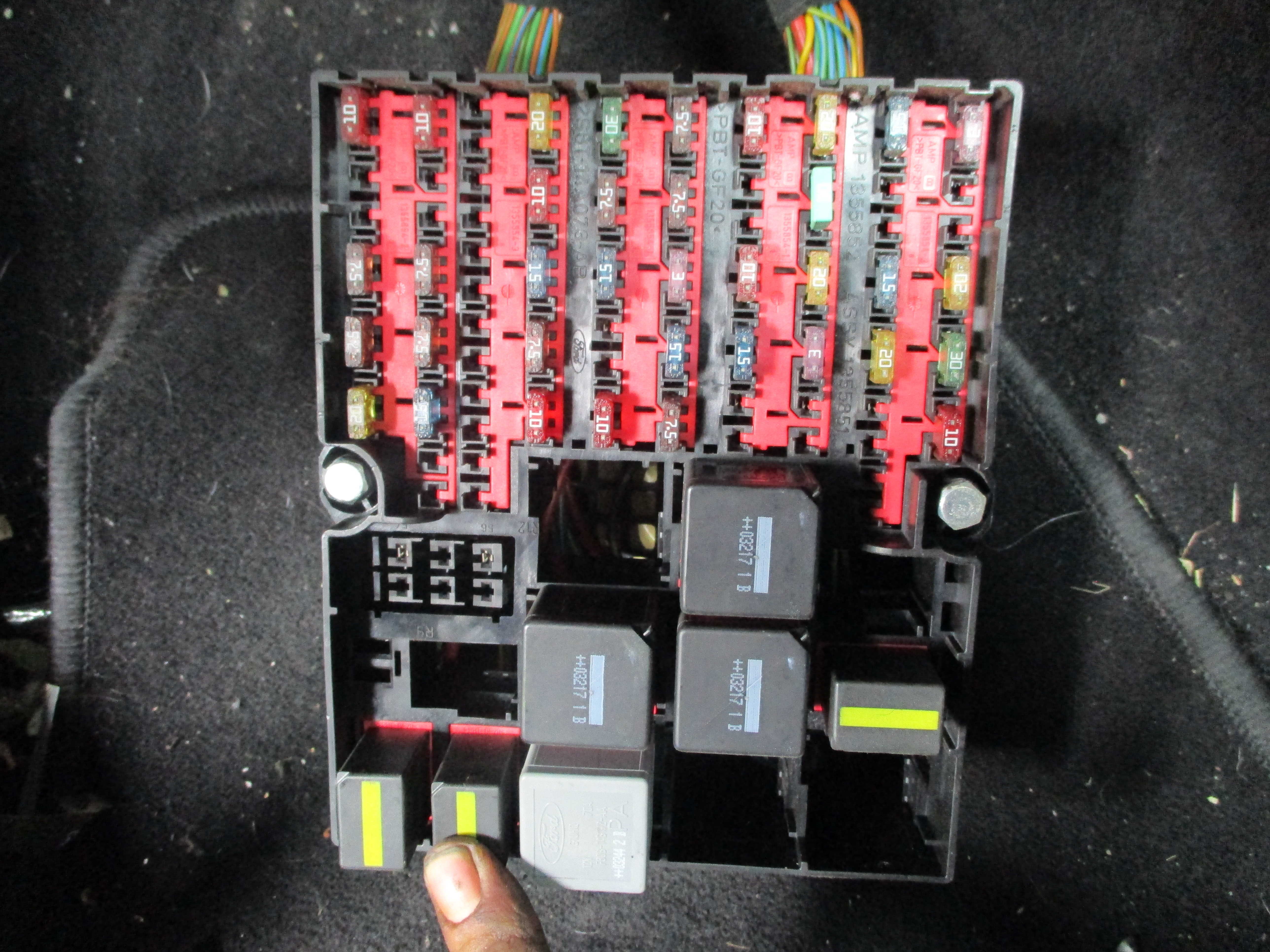 Ασφαλειοθήκη Εσωτερική ( 2S6T14401FH ) Ford Fiesta ’03 Προσφορά.