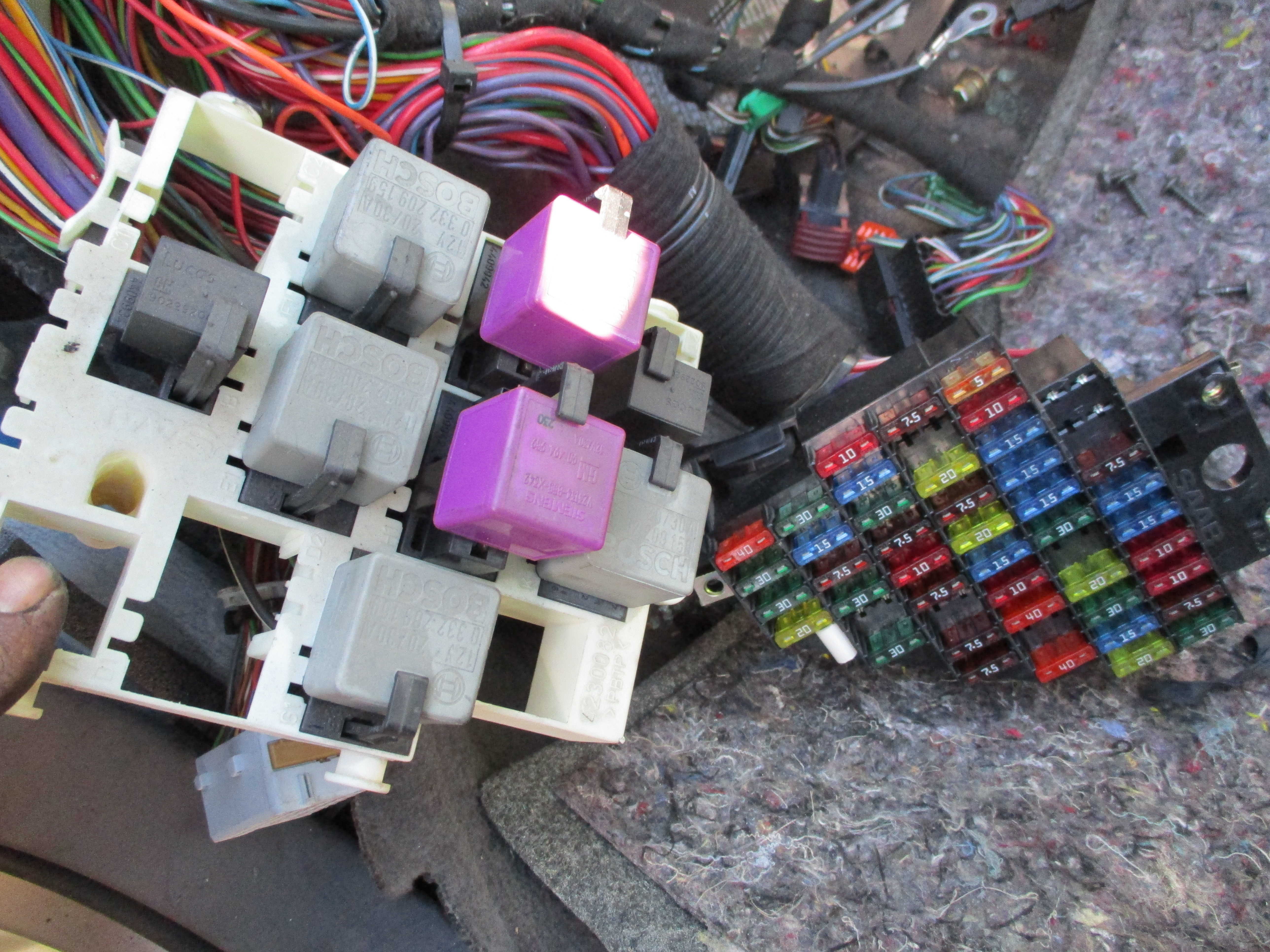 Ασφάλειες (1284330 , 0263004033, 460023260) Saab 9-5 ’03