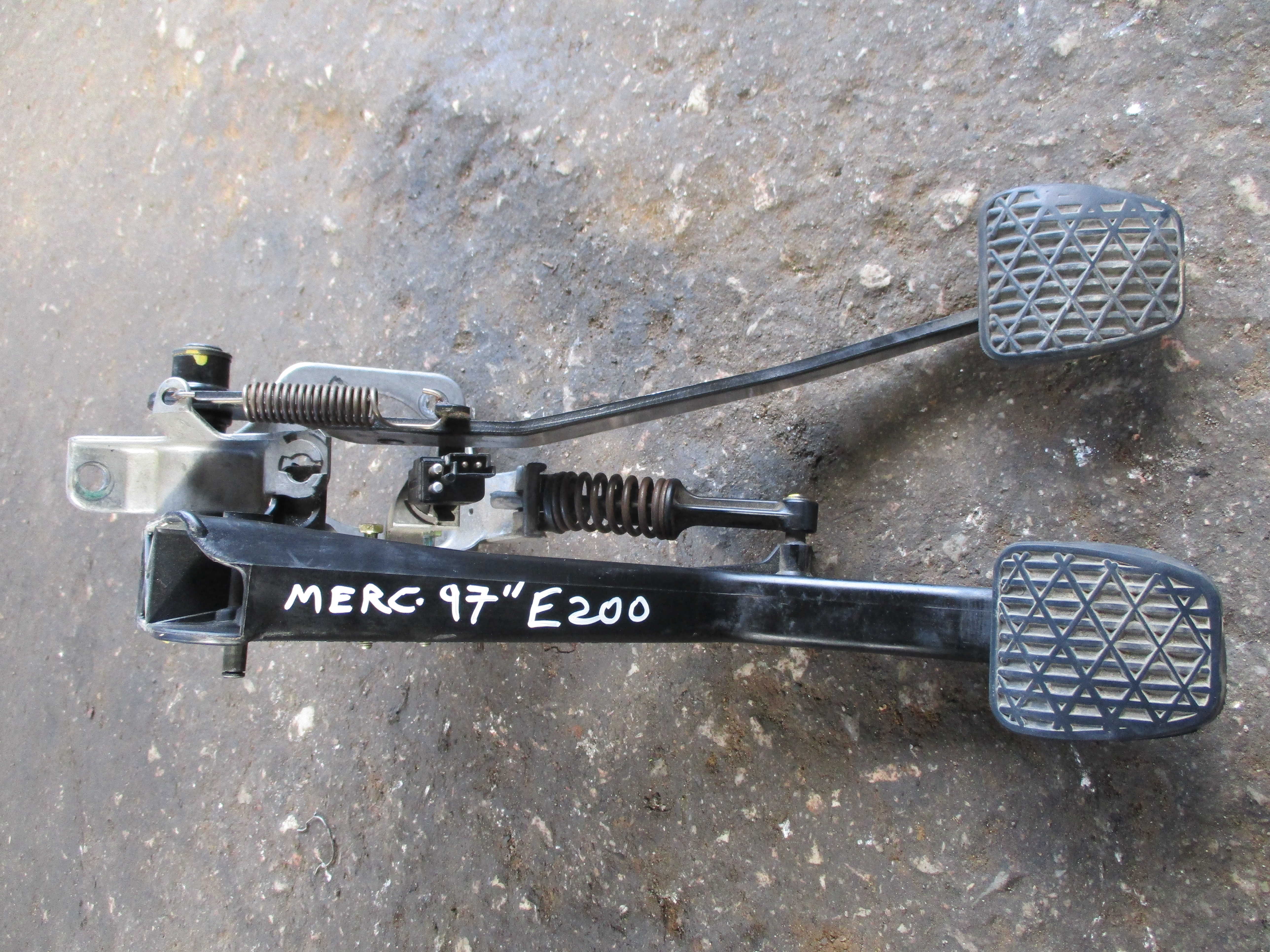 Πεντάλ Γκαζιού (A2103010320) (2103000004) (A2103010520) (1293010382) (2022901416)  Μercedes E200 ’96