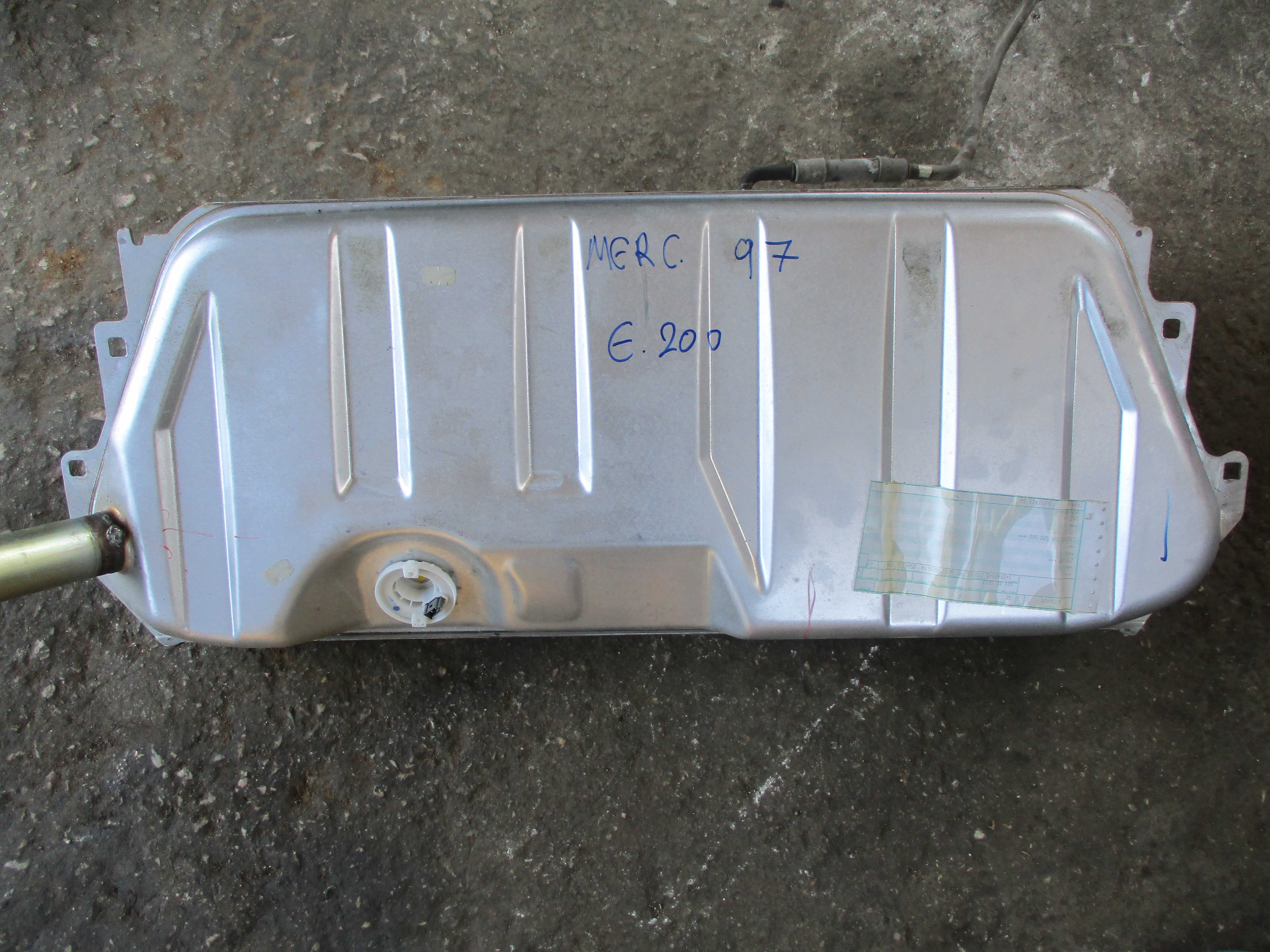 Ρεζερβουάρ Μercedes E200 ’96 Προσφορά!