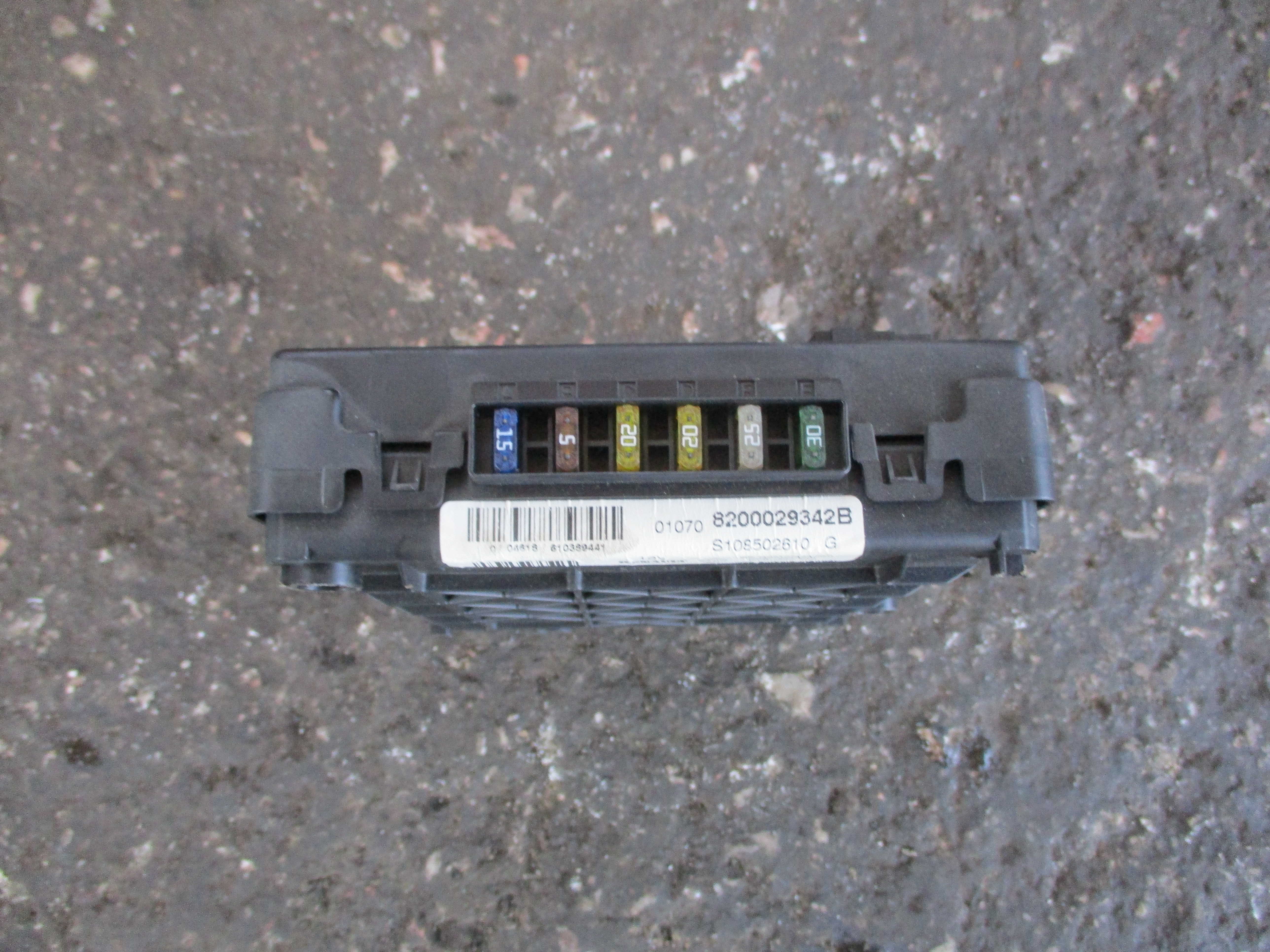 Ασφαλειοθήκη Renault Scenic ’01.