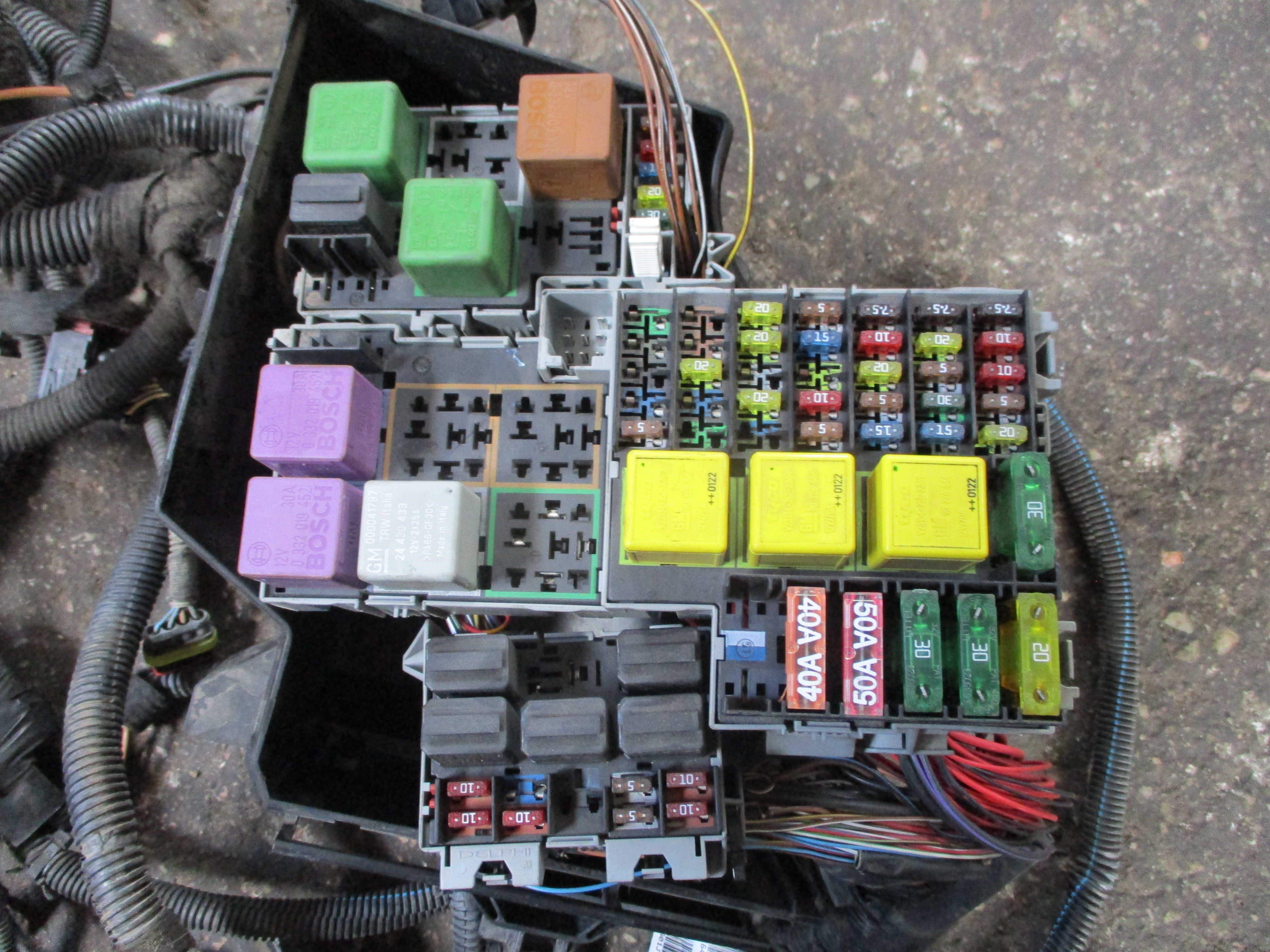 Ασφαλειοθήκη Opel CorsaC ’03.