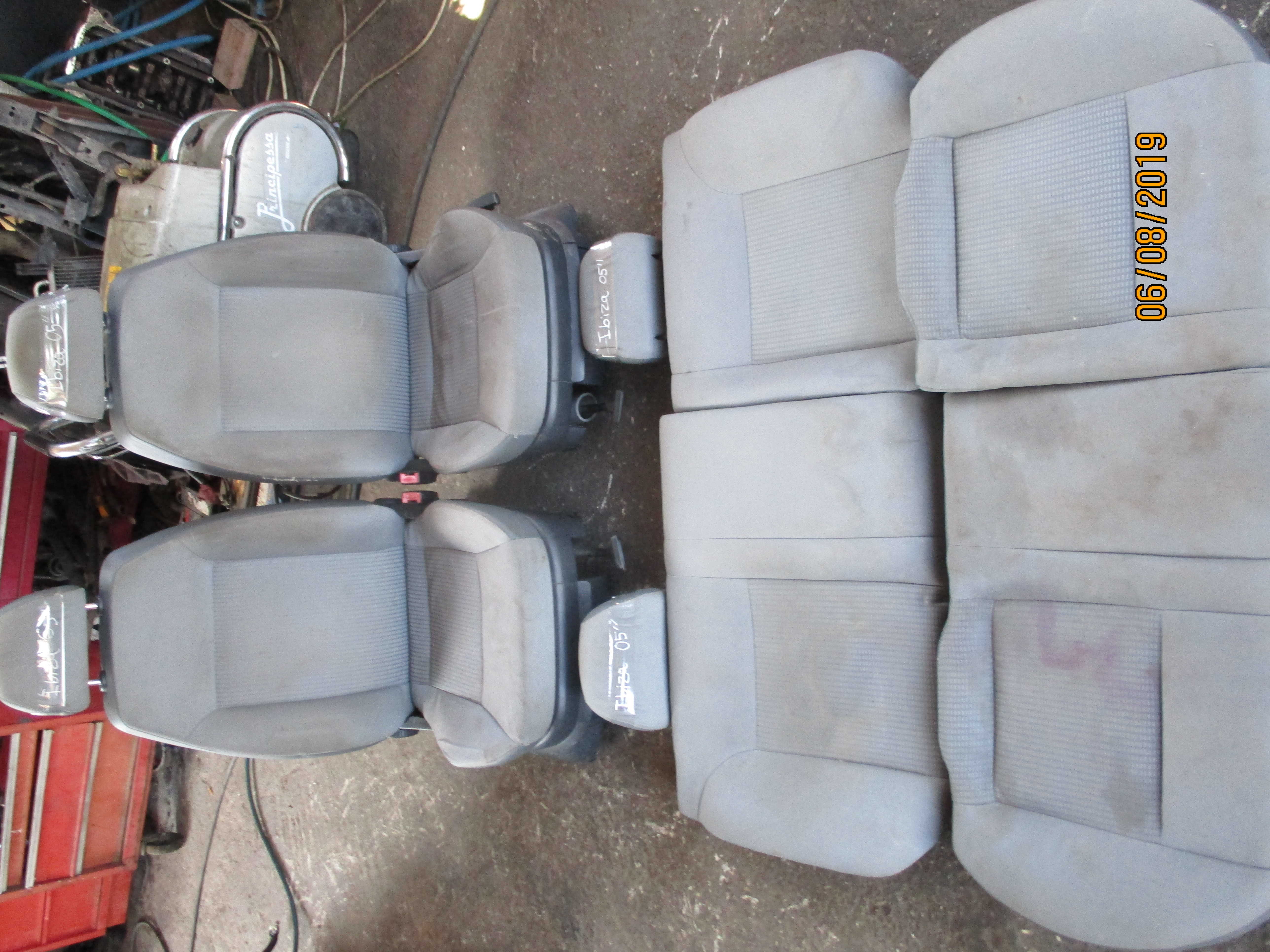 Καθίσματα Seat Ibiza ’05 ( Προσφορά 120 Ευρώ ) .