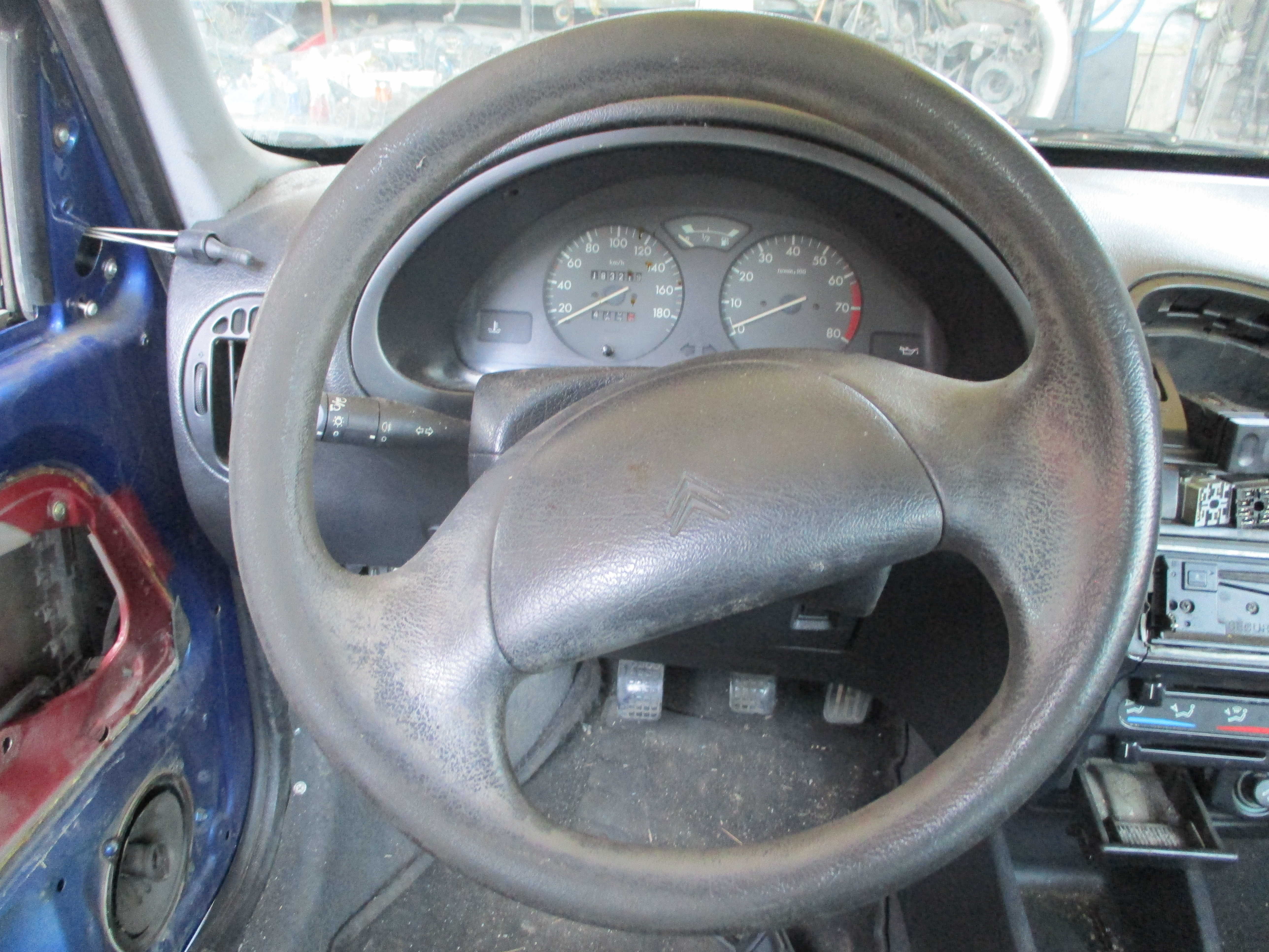 Ταμπλό Citroen Saxo ’99 .
