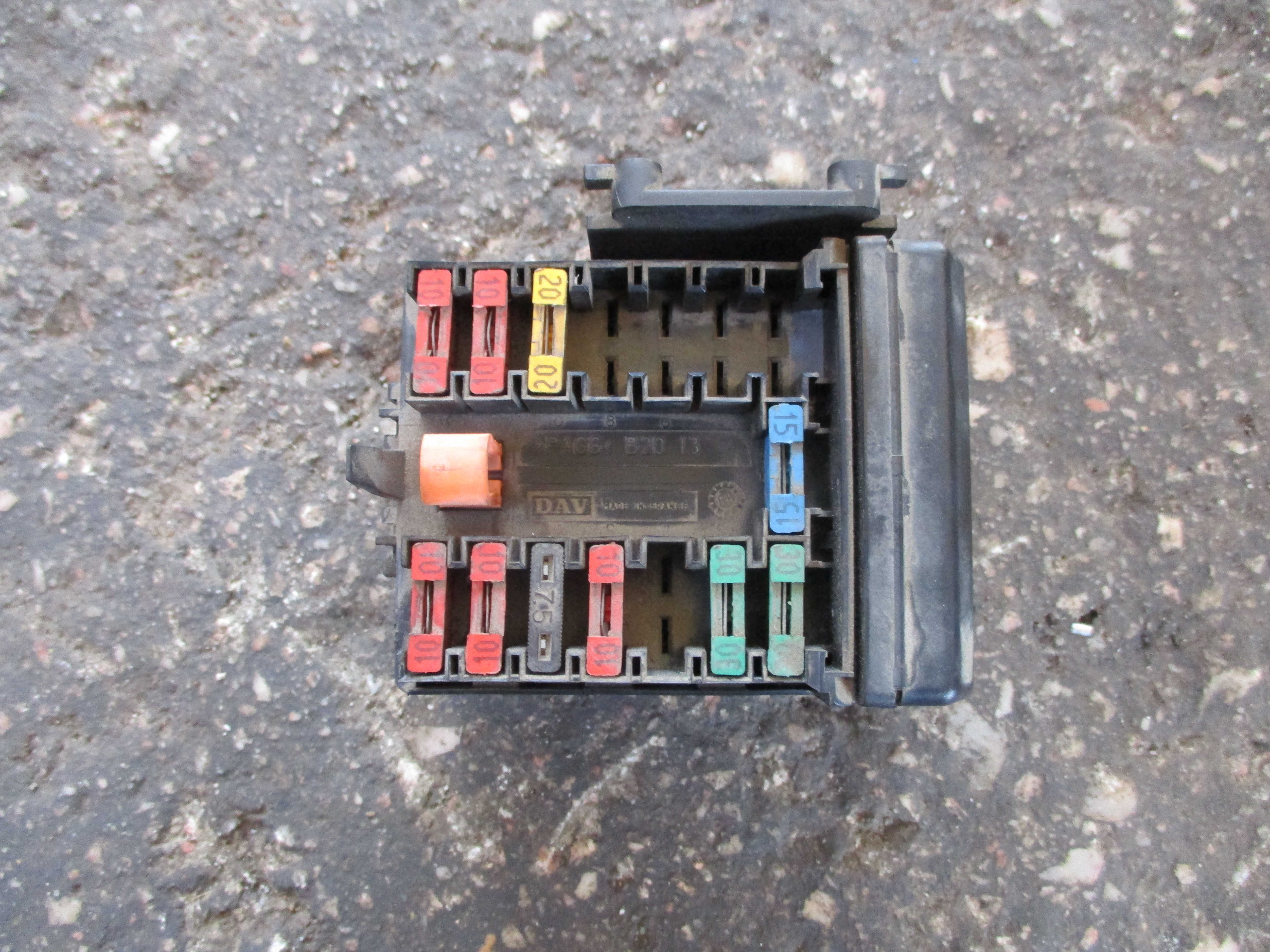 Ασφαλειοθήκη Citroen Saxo ’99.