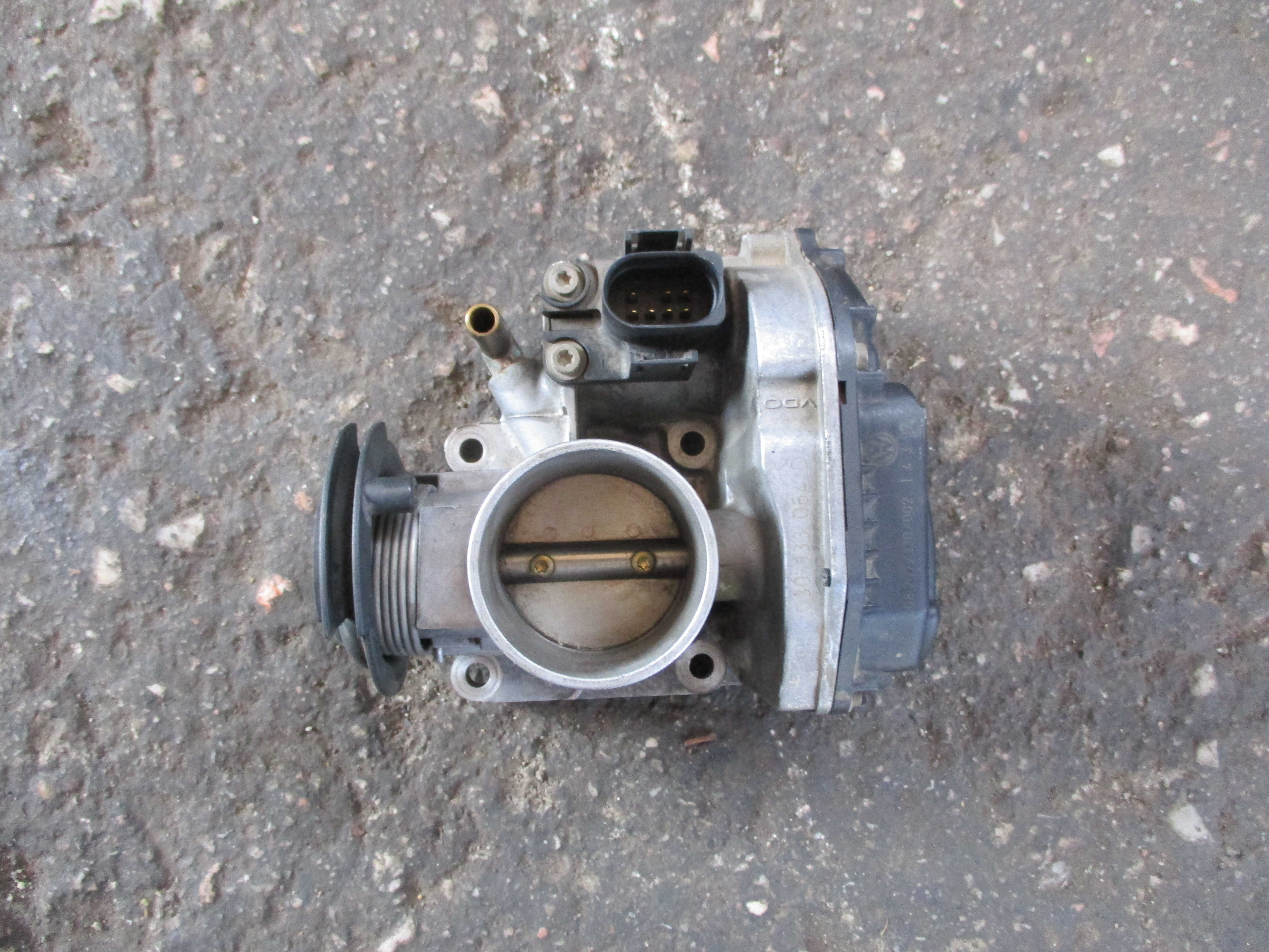 Πεταλούδα Γκαζιού ( 030133064D ) Volkswagen Polo ’97 Προσφορά