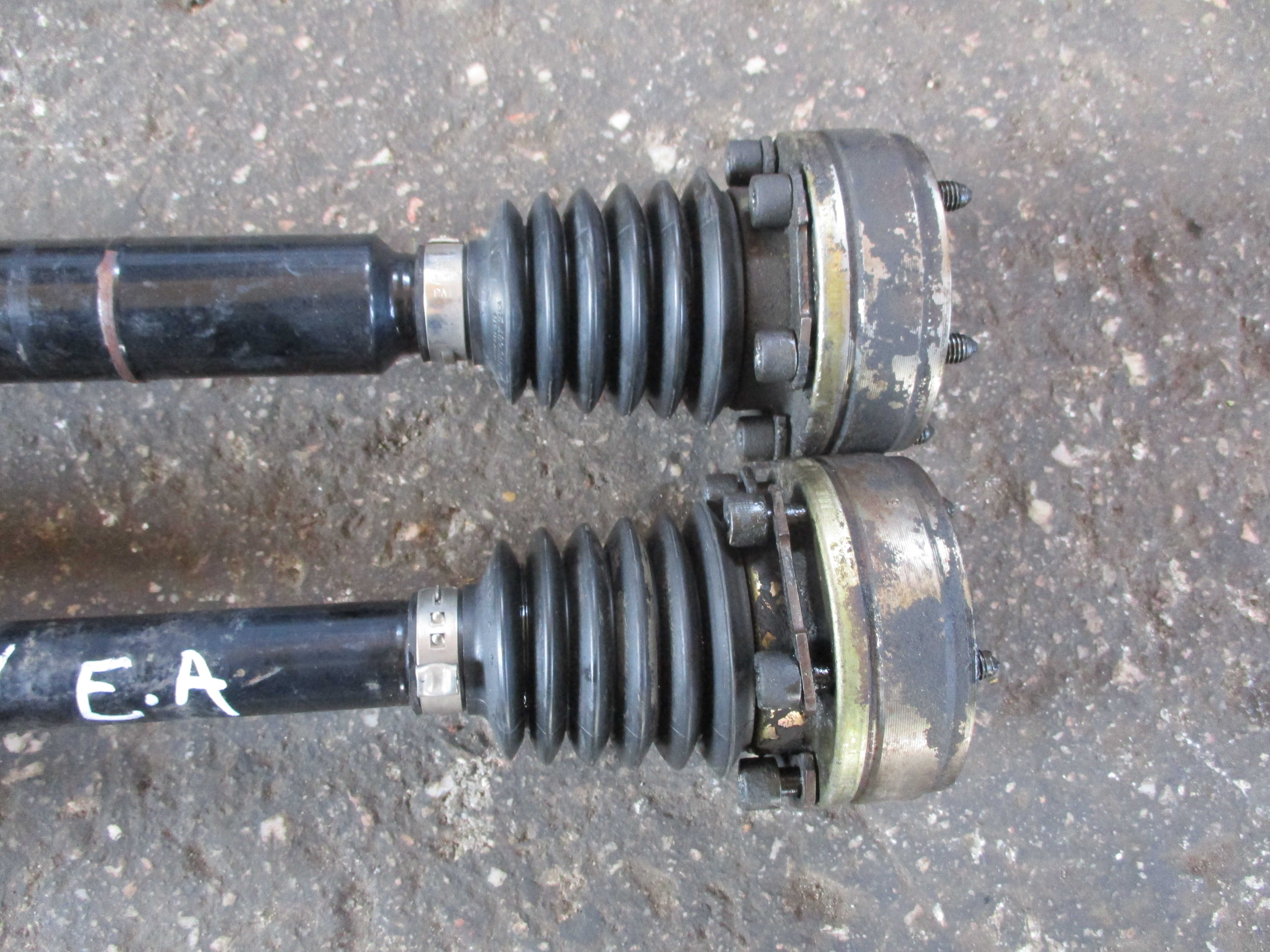 Ημιαξόνιο Αριστερό-Δεξί Volkswagen Polo ’97 Προσφορά