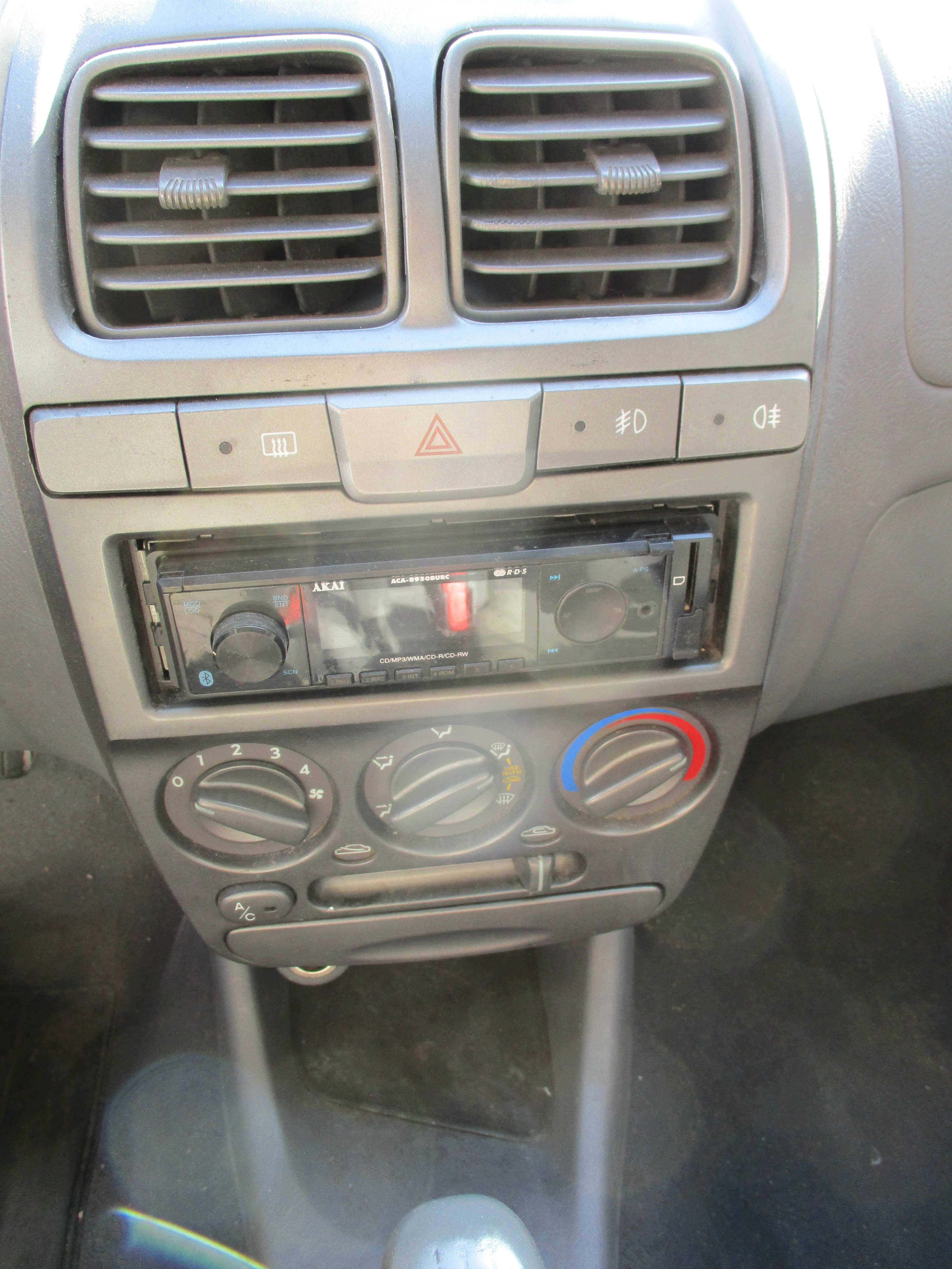 Λεβιές Ταχυτήτων Hyundai Accent ’03 Προσφορά.