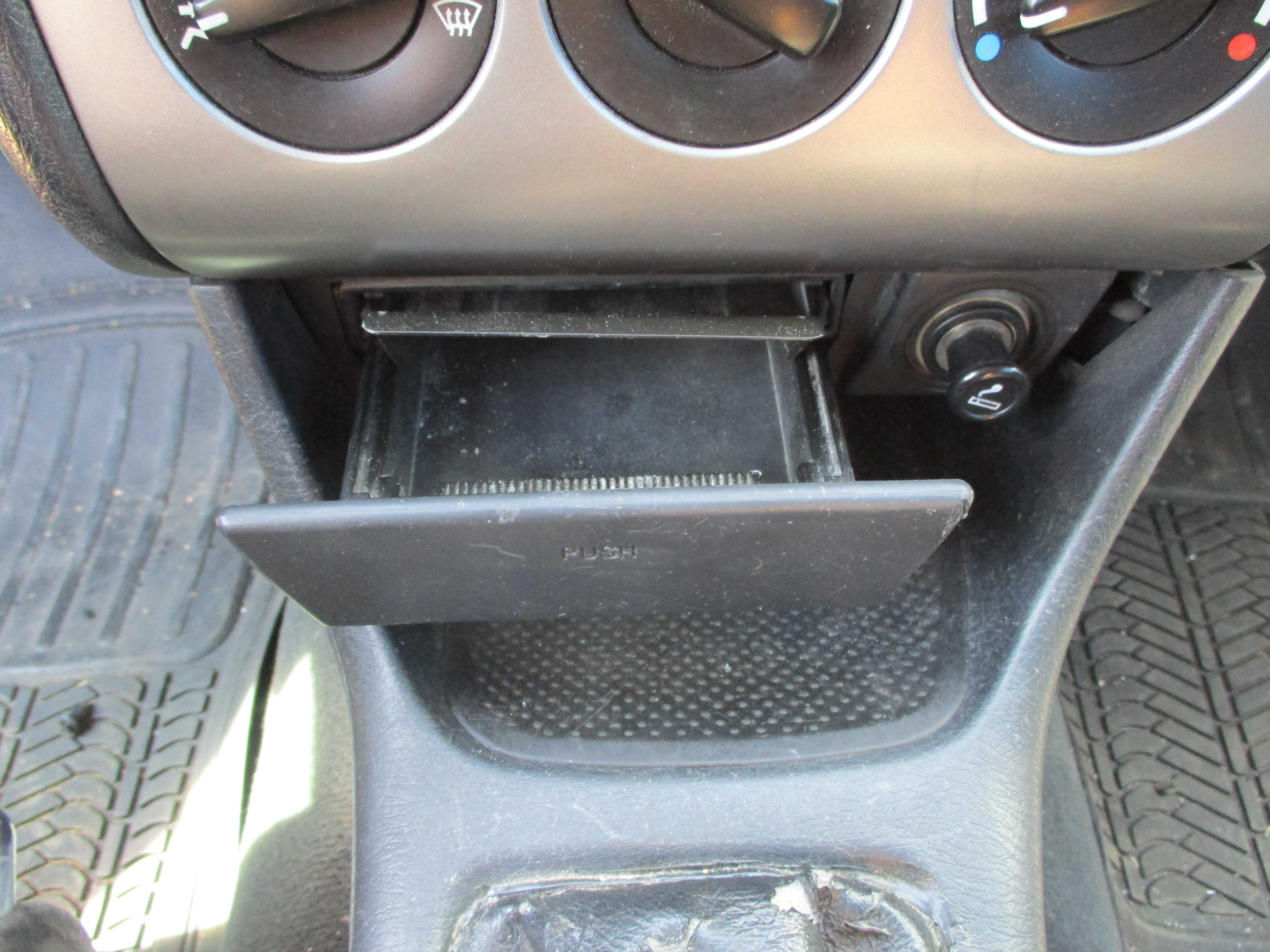 Κονσόλες Toyota Avensis ’01