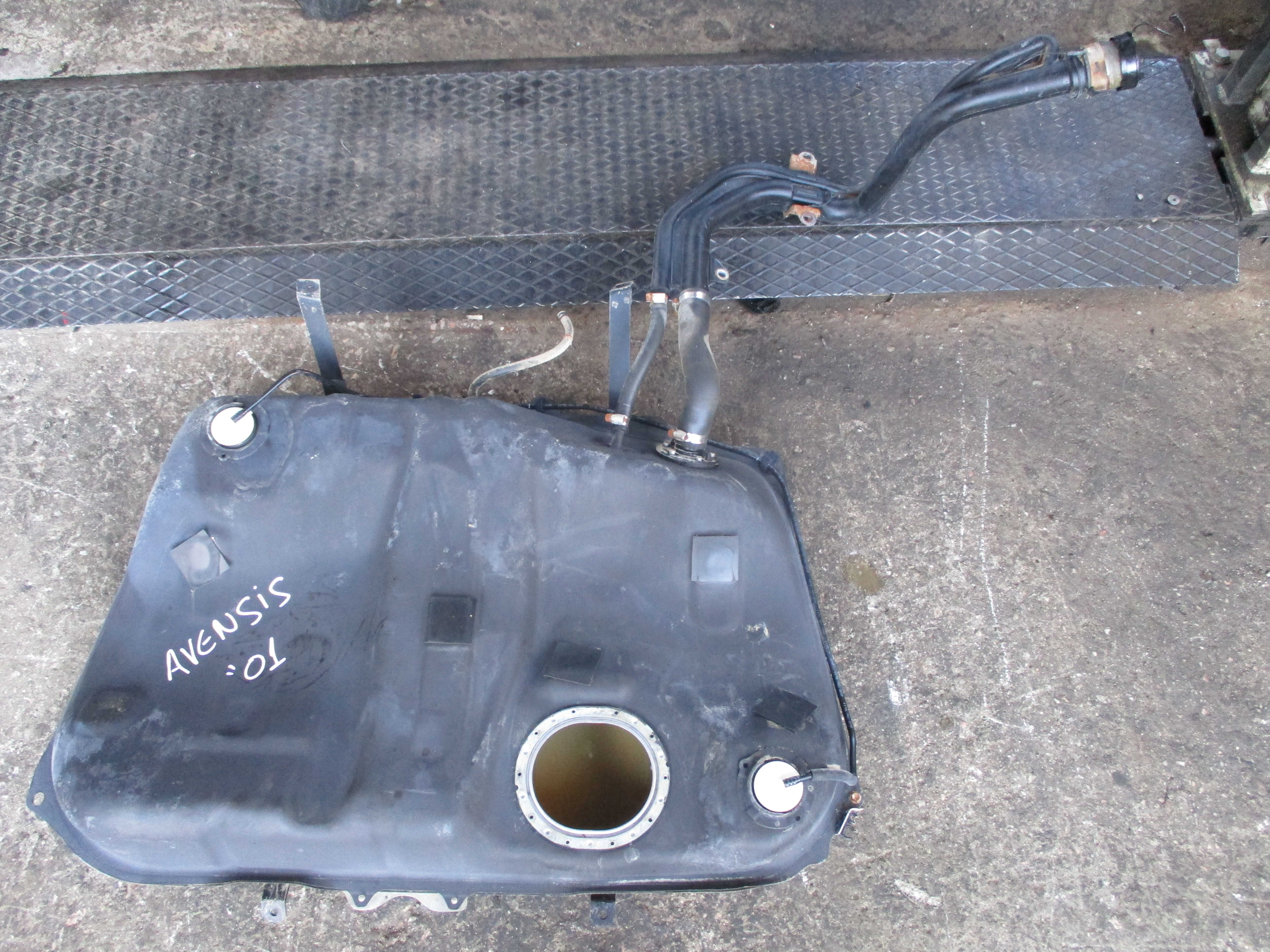 Ρεζερβουάρ Toyota Avensis ’01 Προσφορά!