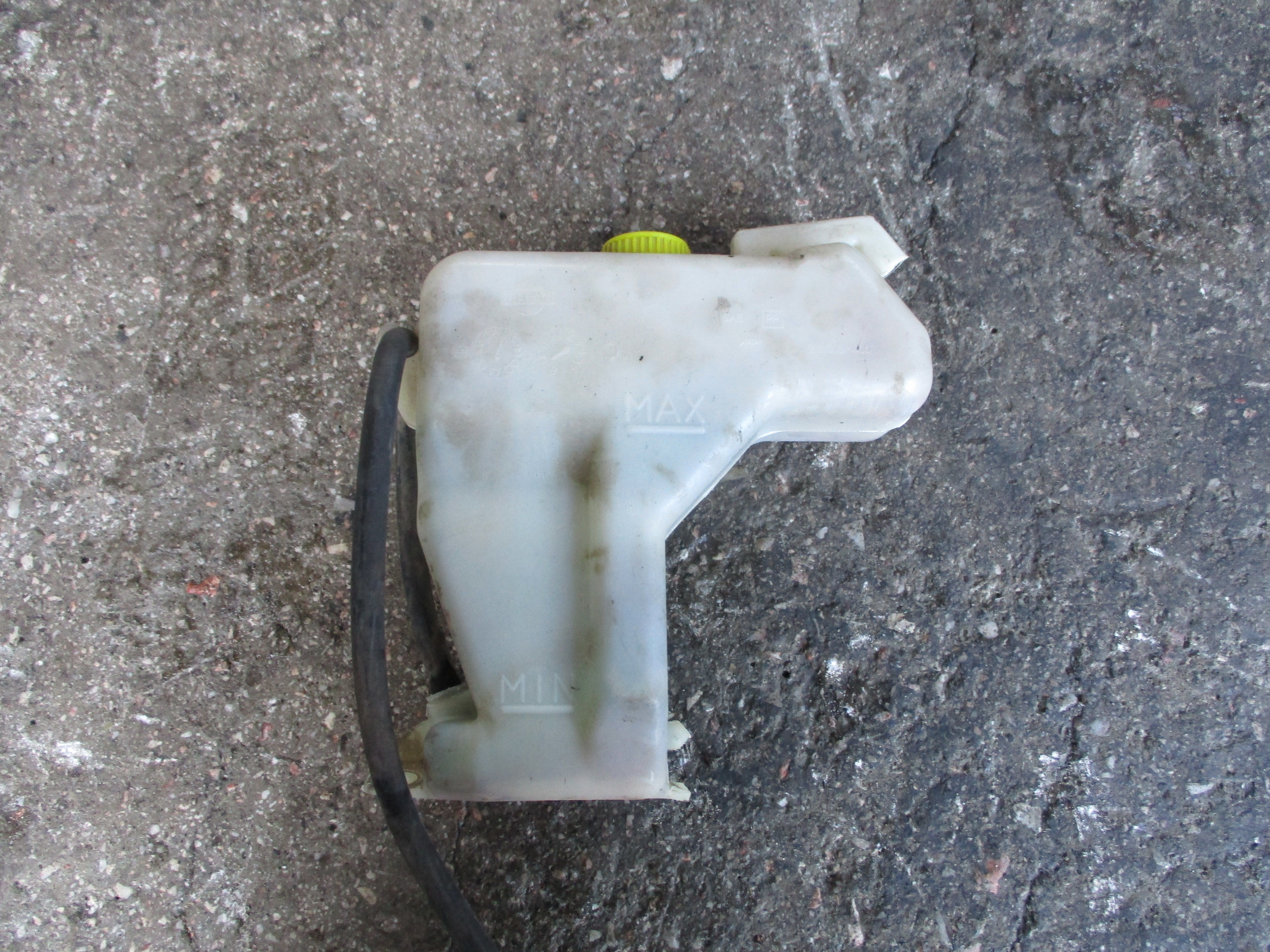 Δοχεία Νερού Υαλοκαθαριστήρων Nissan Almera N16 ’01 (Προσφορά 25 ευρώ)