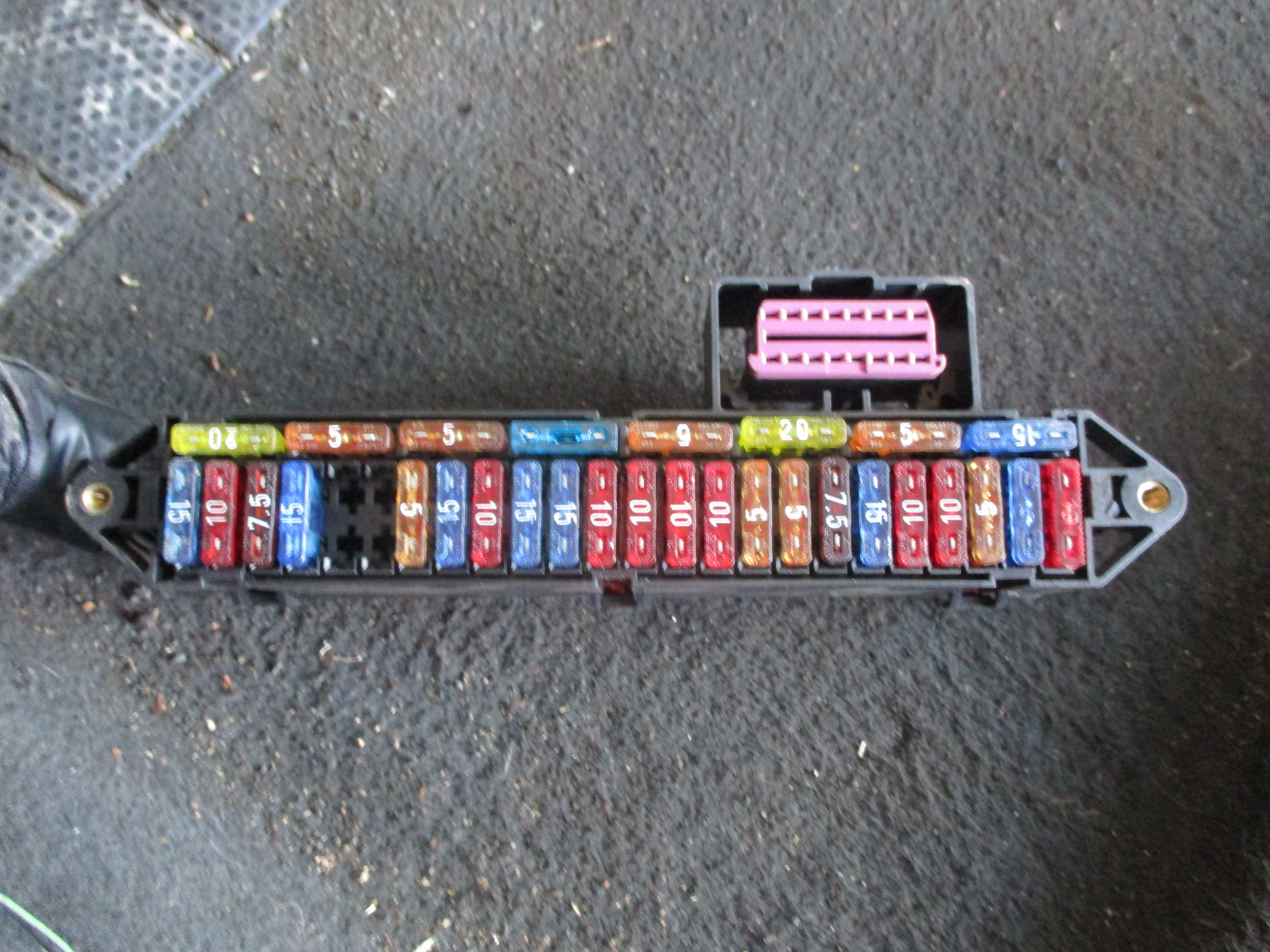 Ασφαλειοθήκες VW Polo ’97