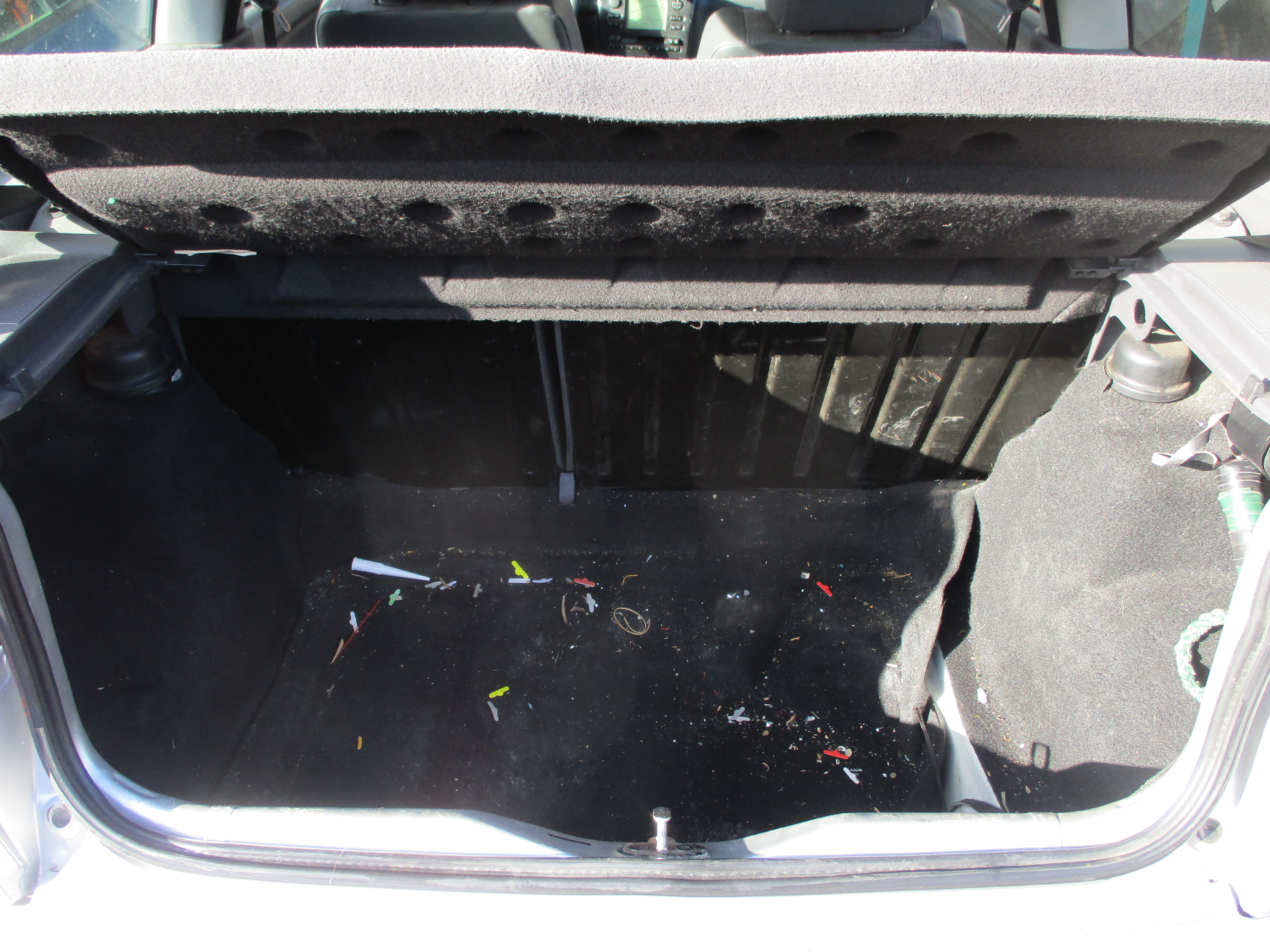 Αμορτισέρ Μπαγκάζ Seat Ibiza ’02 ( Προσφορά 10 Ευρώ / τεμαχιο ) .