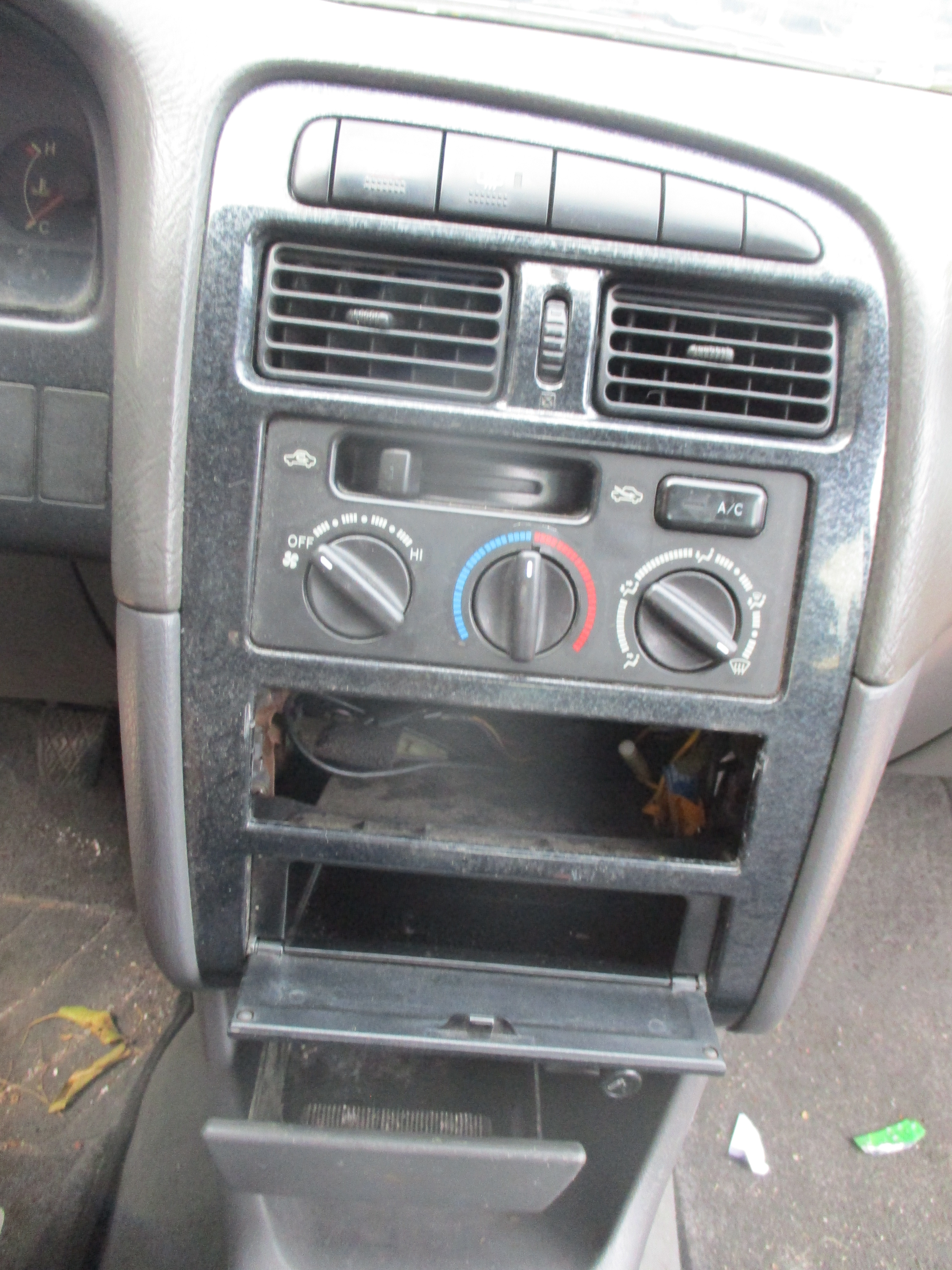 Χειριστήρια Κλιματισμού-Καλοριφέρ Toyota Avensis ’01 Προσφορά.