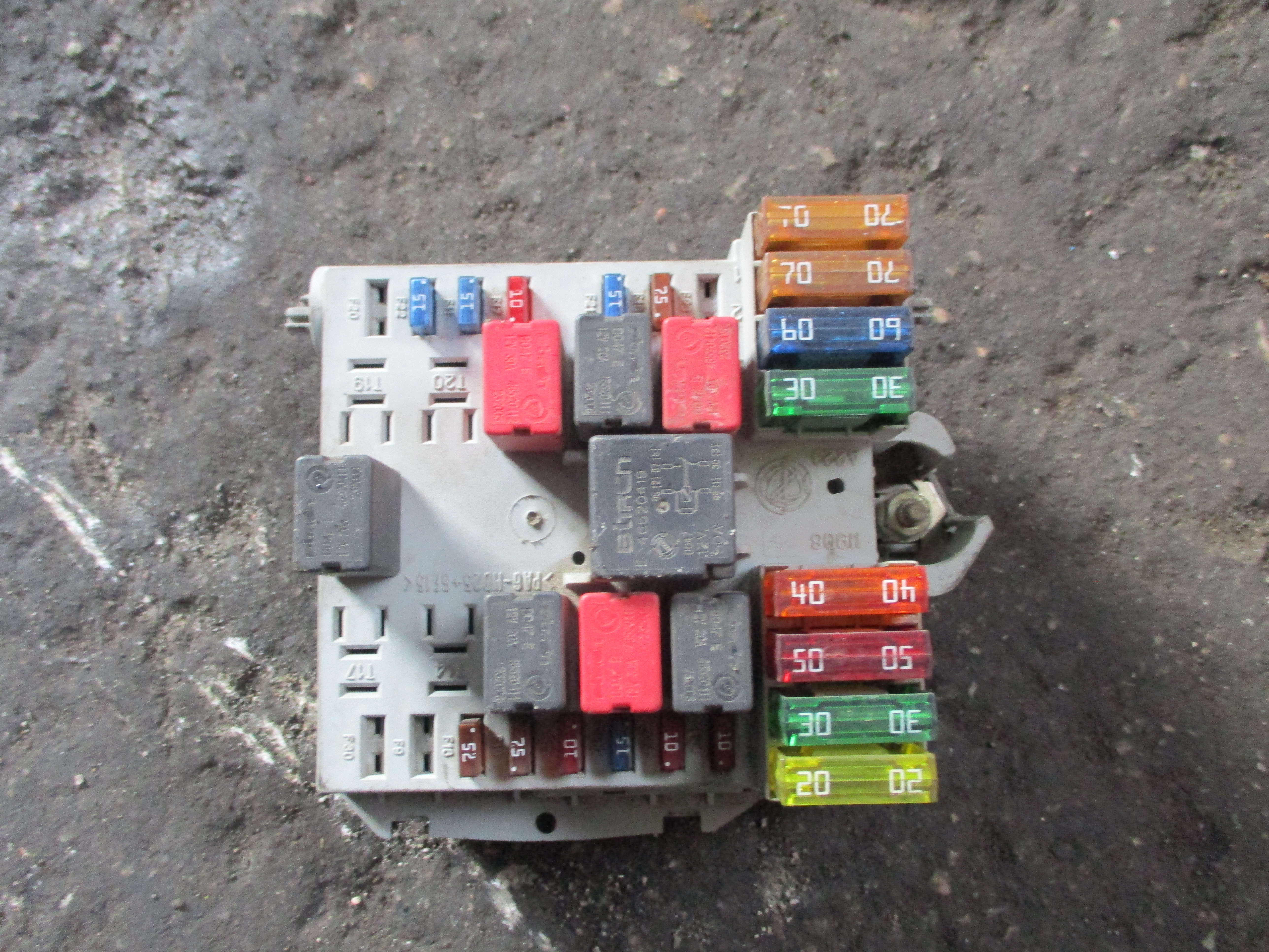 Ασφαλειοθήκη ( 51724649 ) Lancia Ypsilon ’05 Προσφορά.