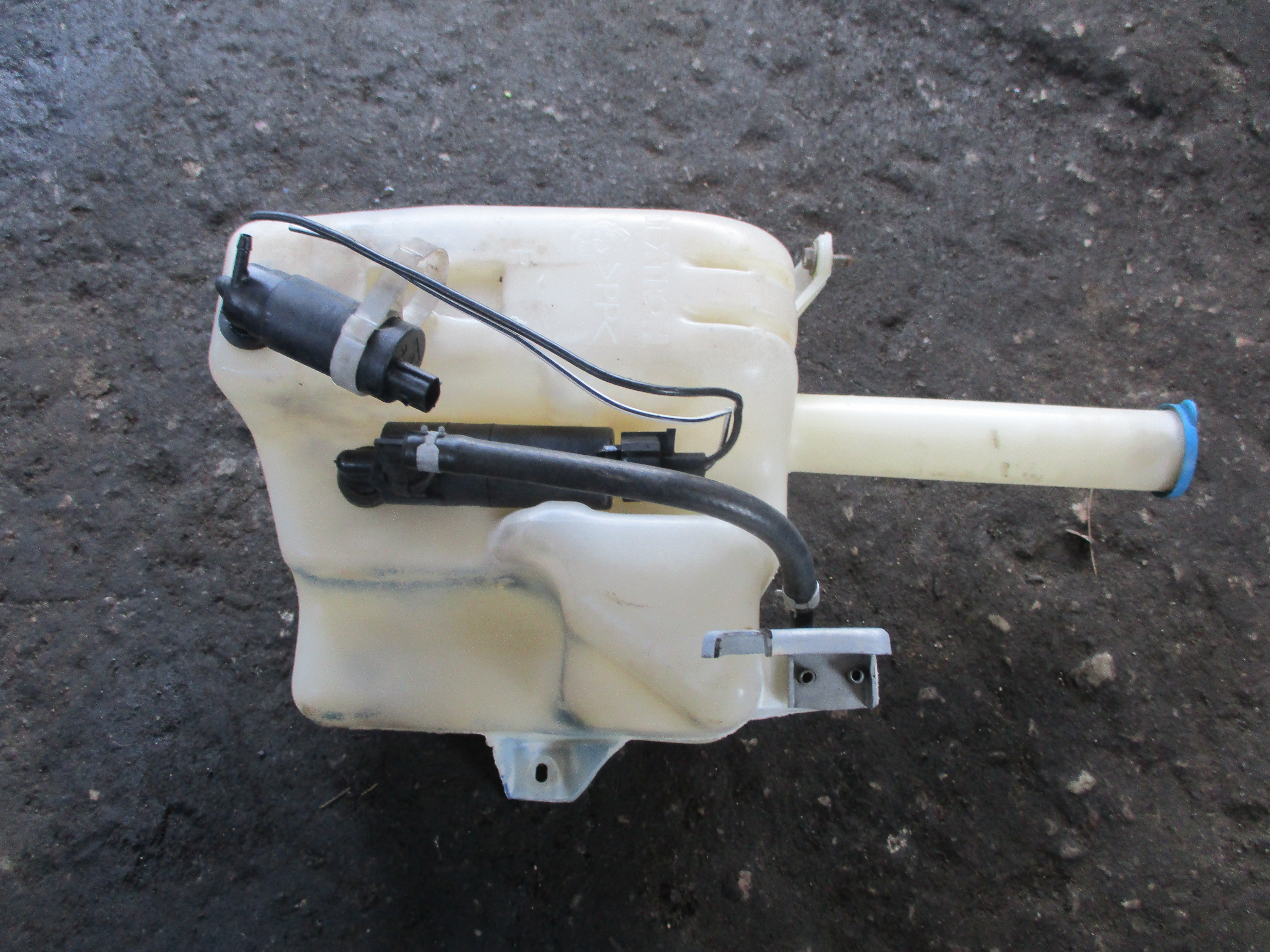 Δοχείο Νερού Υαλοκαθαριστήρων Toyota Avensis ’01 Προσφορά.