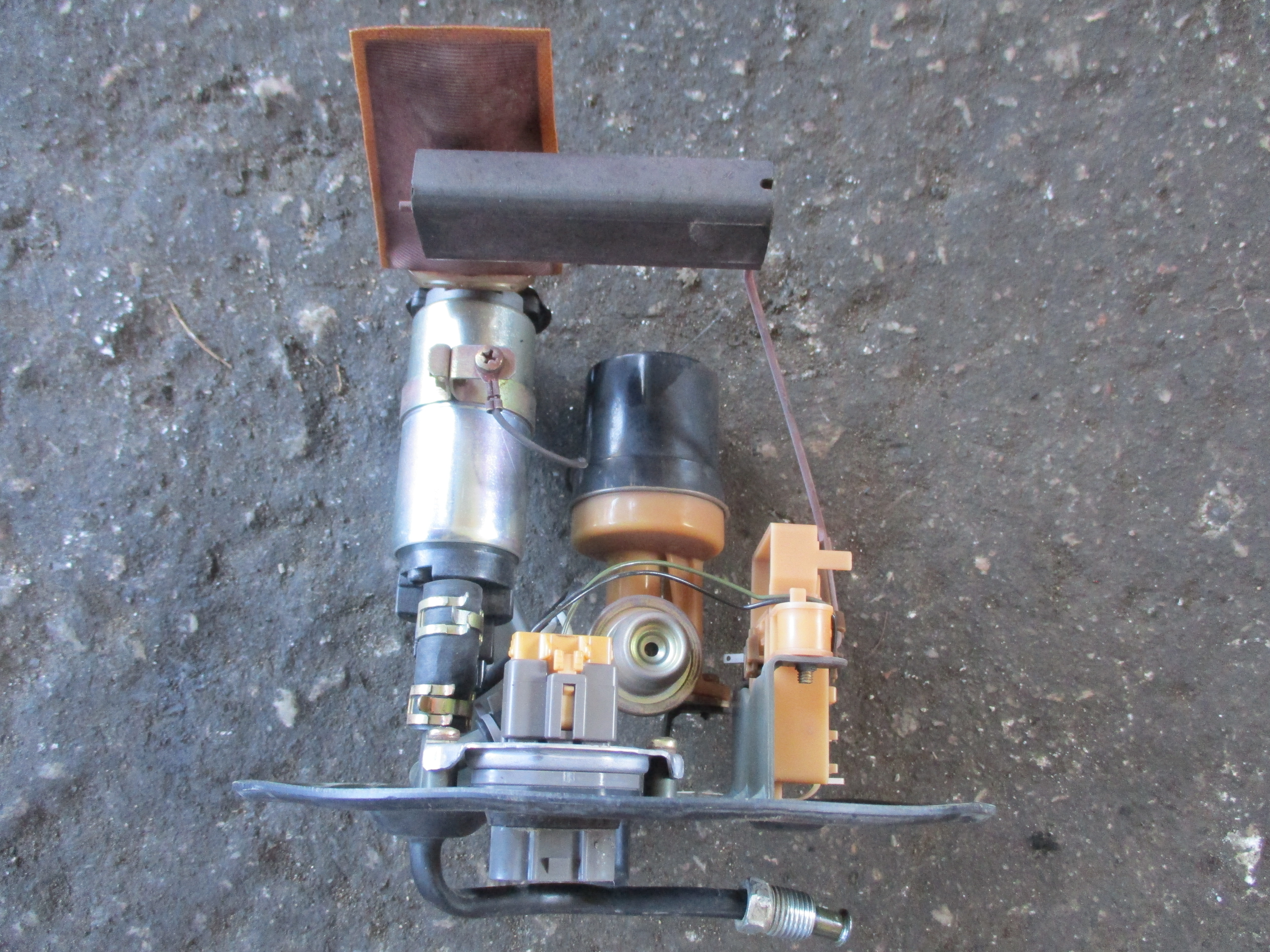 Αντλία Βενζίνης Toyota Avensis ’01 Προσφορά.