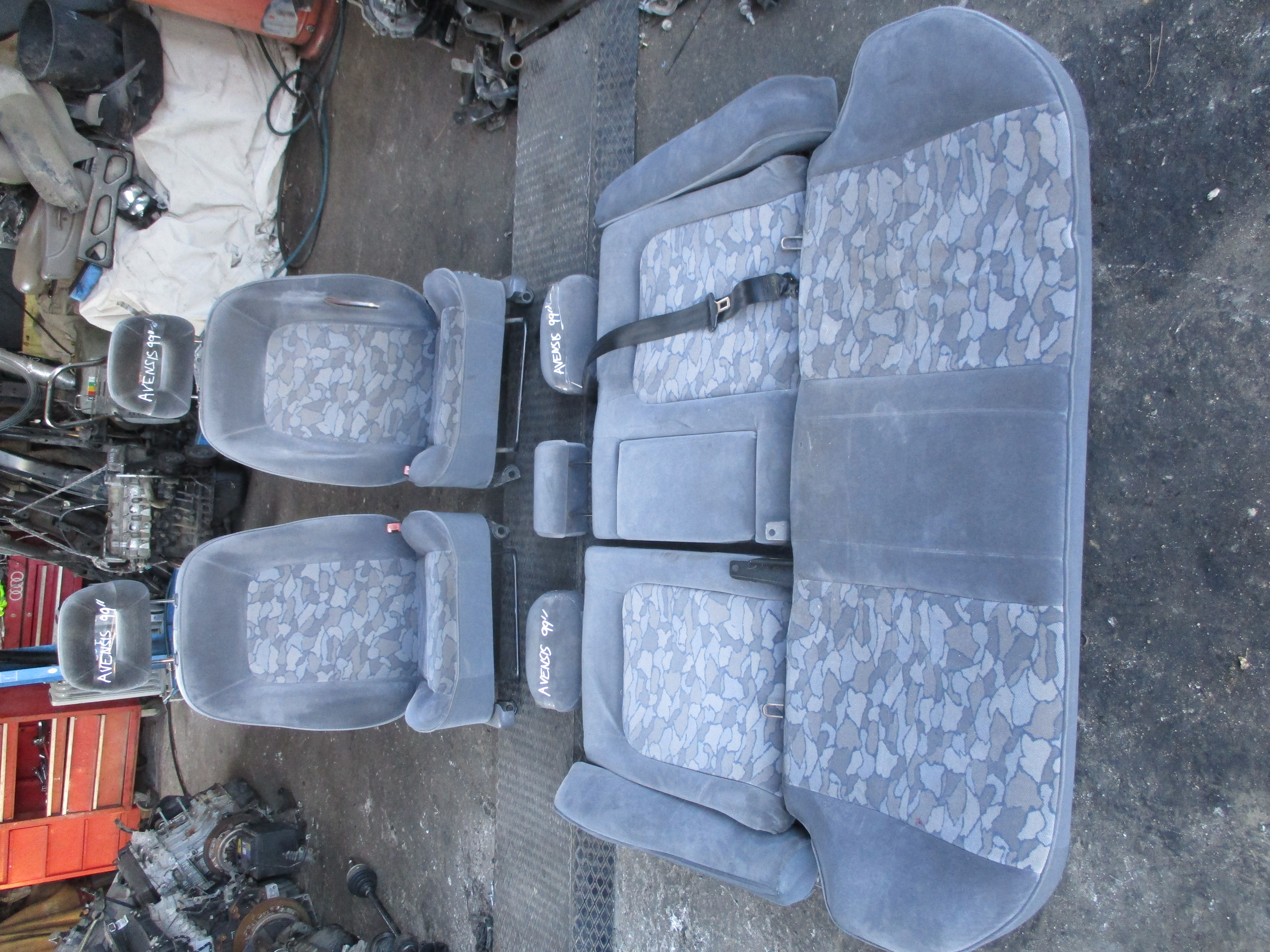 Καθίσματα Toyota Avensis ’01