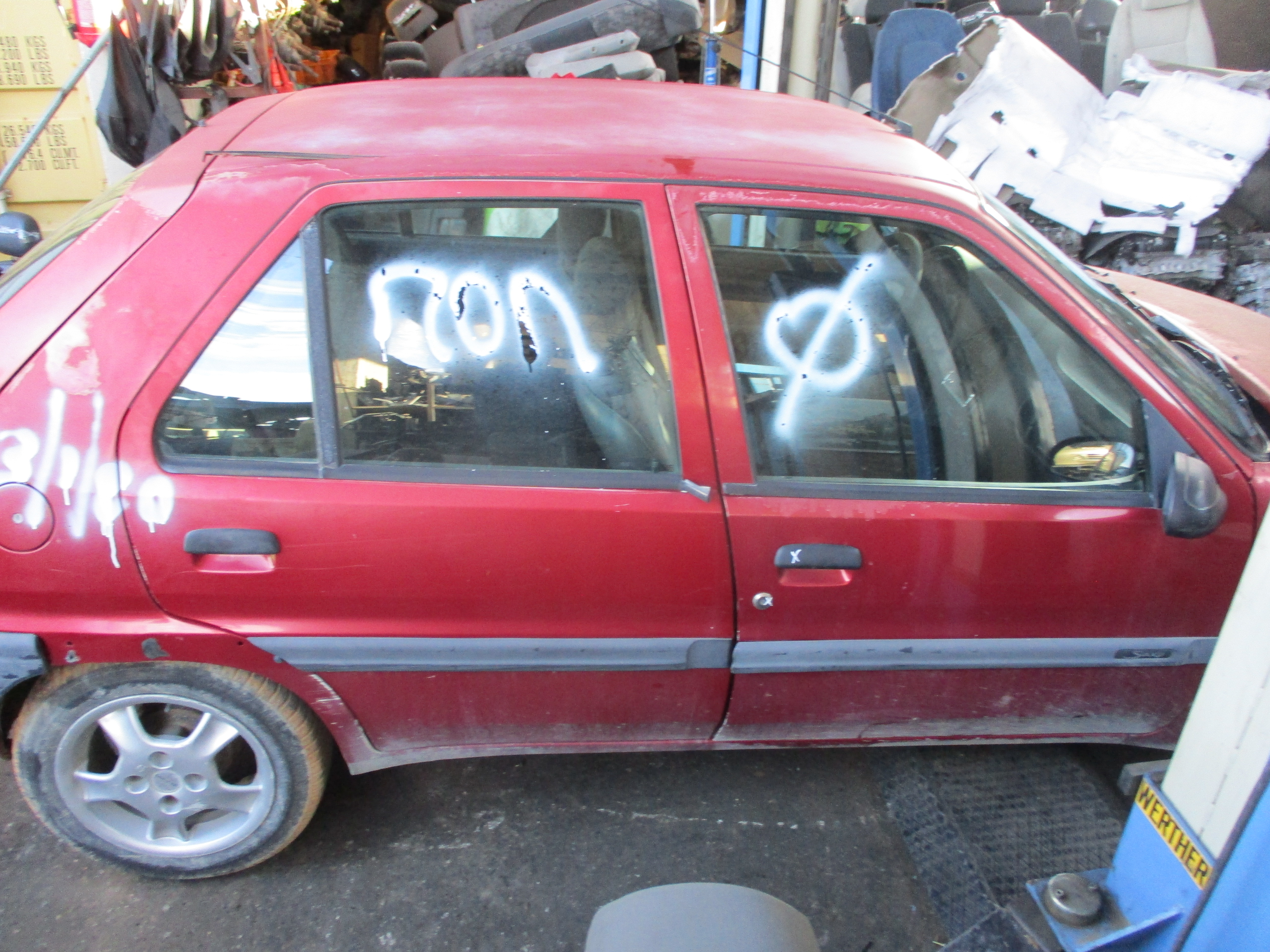 Χειρόφρενο Citroen Saxo ’00.