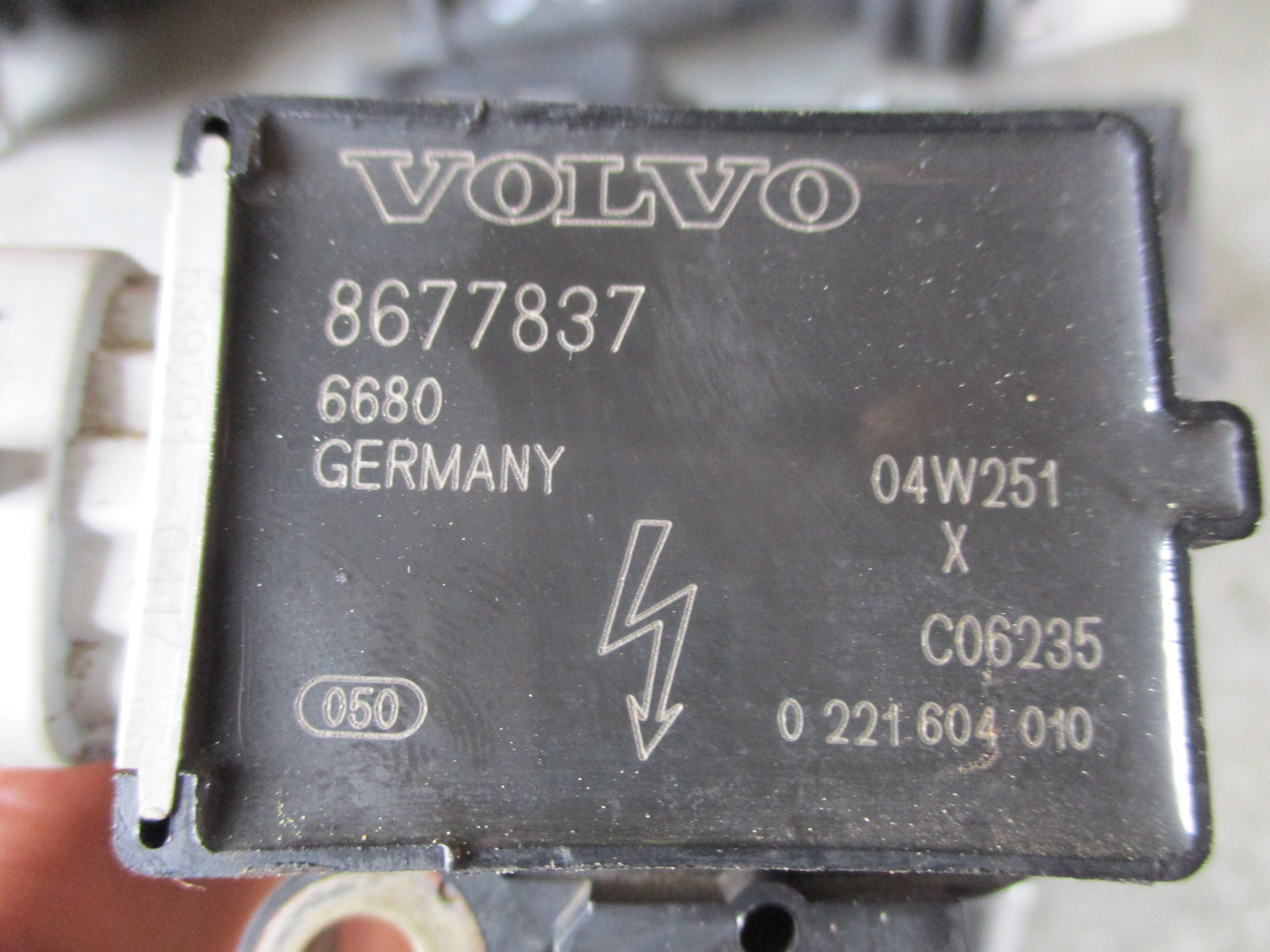 Πολλαπλασιαστές ( 8677837 , 0221604010 ) Volvo S40 ’04 Προσφορά.