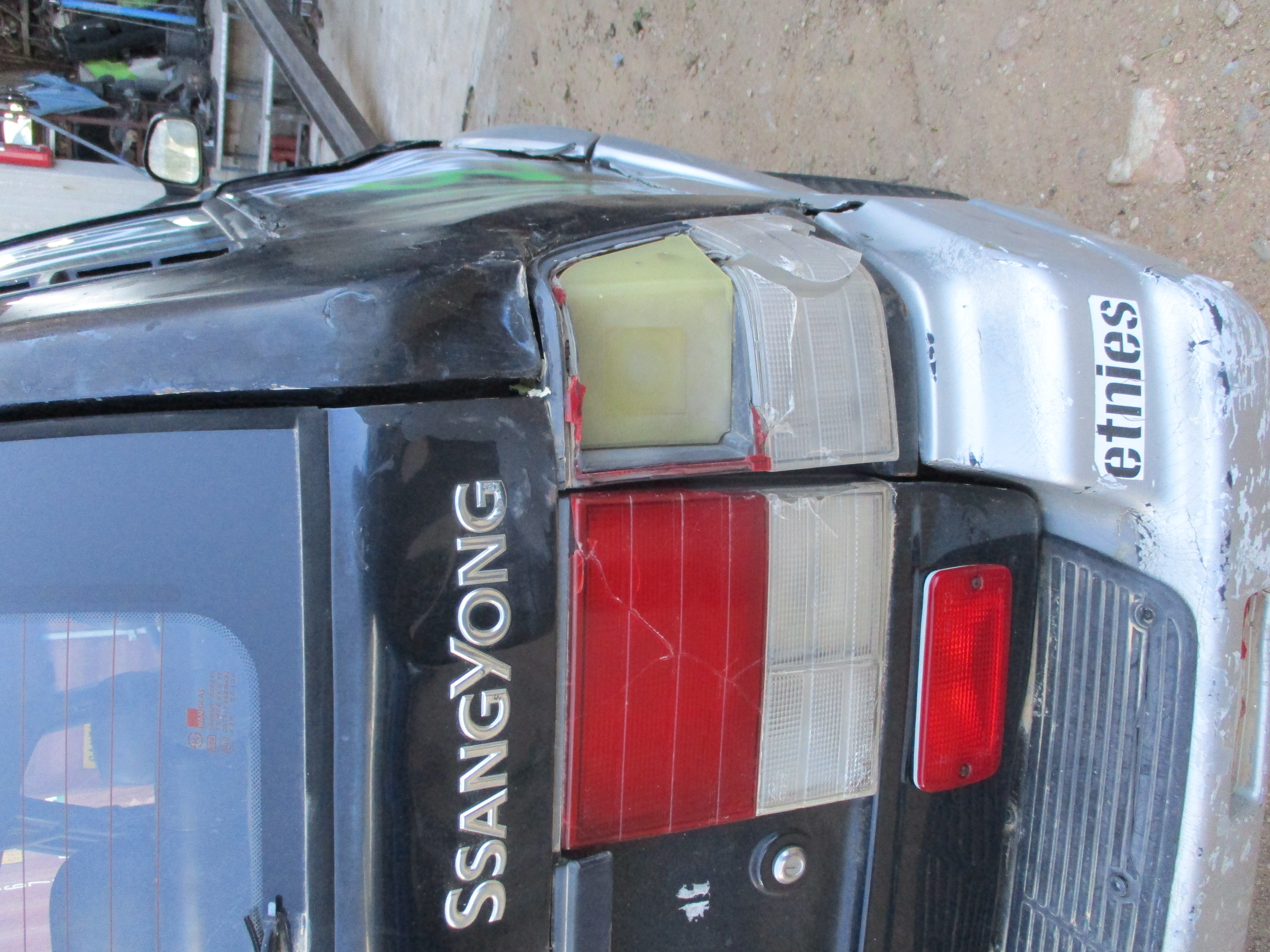 Φανάρια Πίσω SSANGYONG MUSSO ’97 Προσφορά.