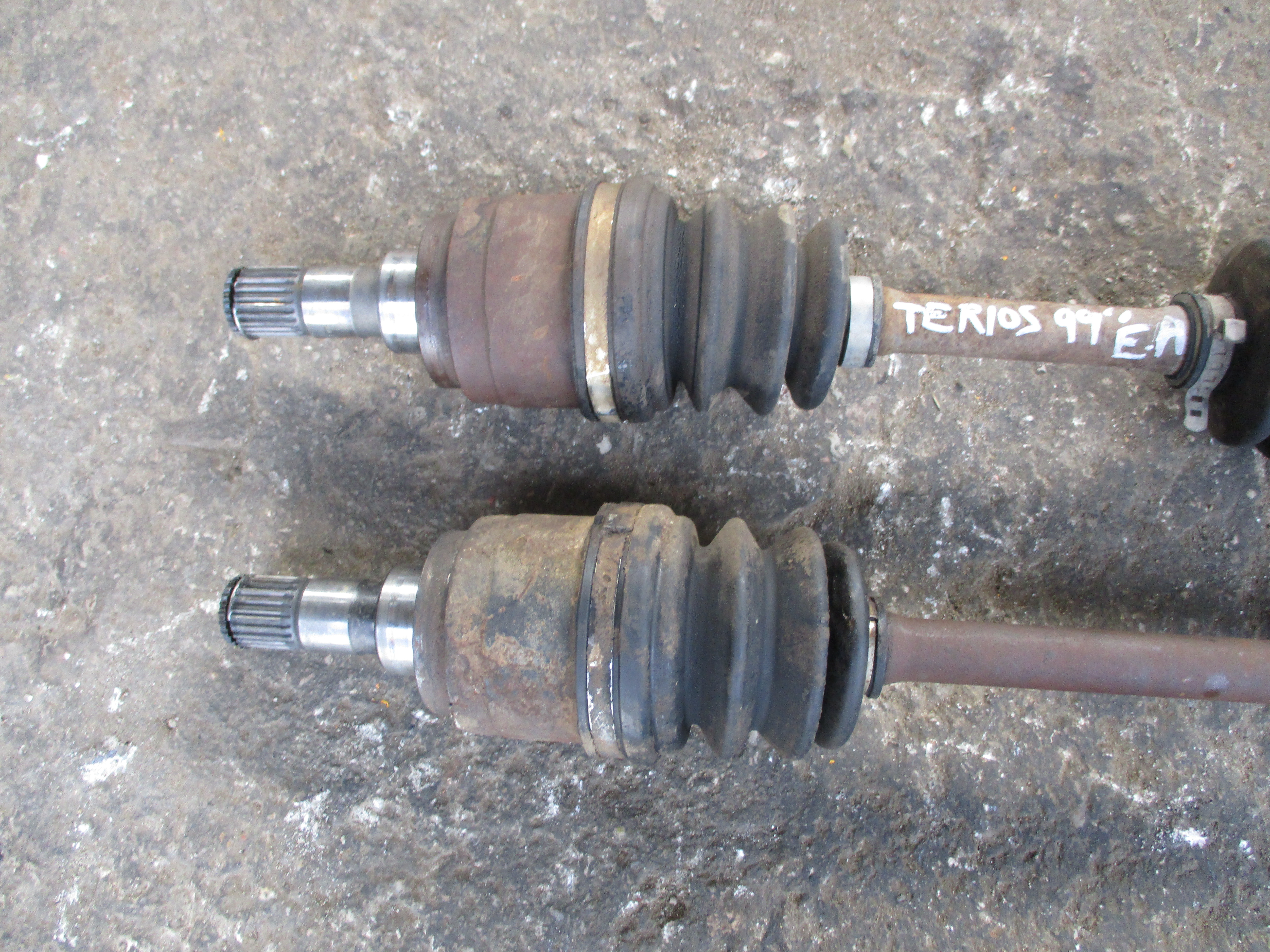 Ημιαξόνιο Αριστέρο-Δεξί Daihatsu Terios ’99 Προσφορά.