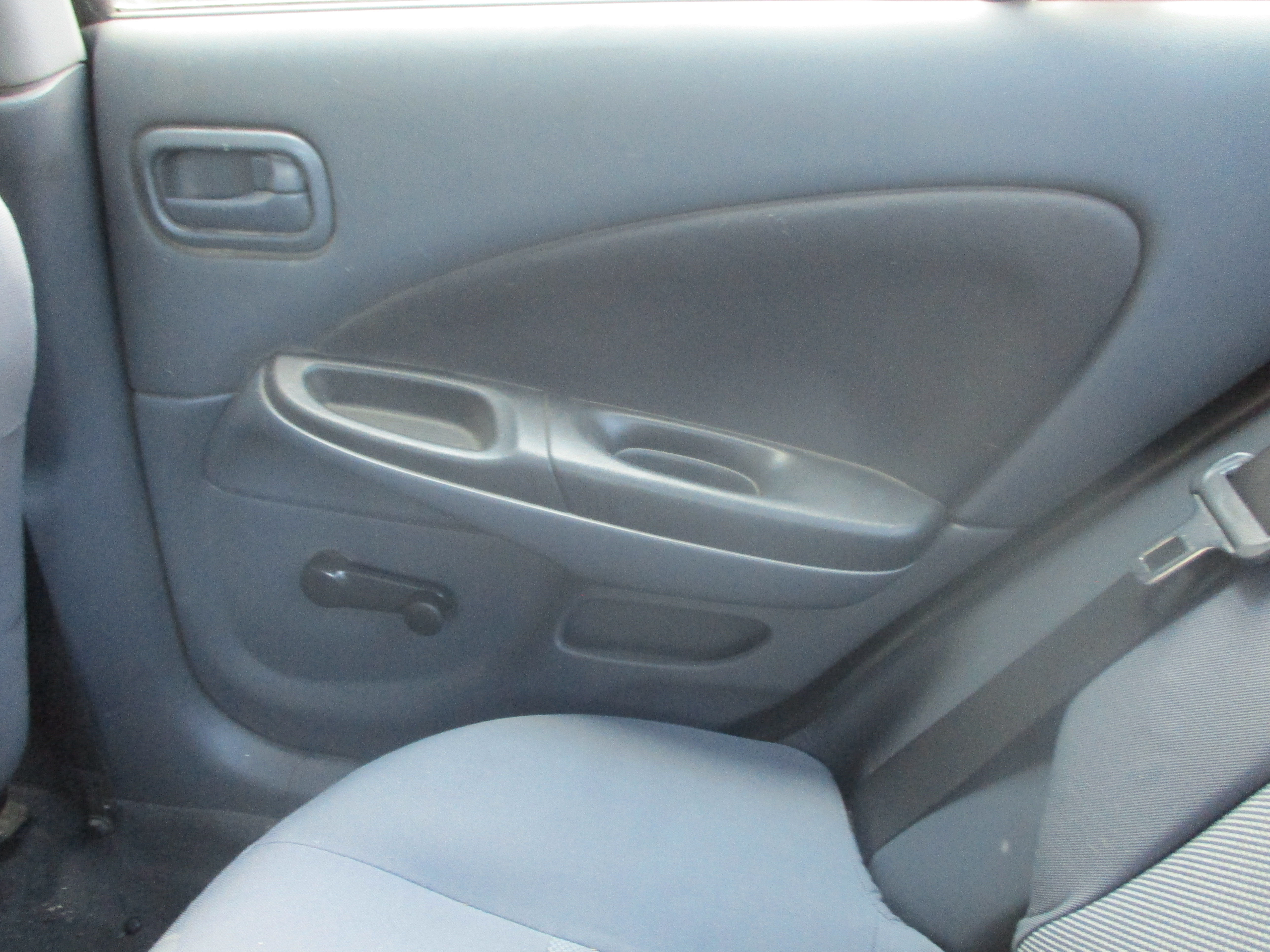 Αφαλοί πορτών Nissan Almera ’05 Προσφορά!