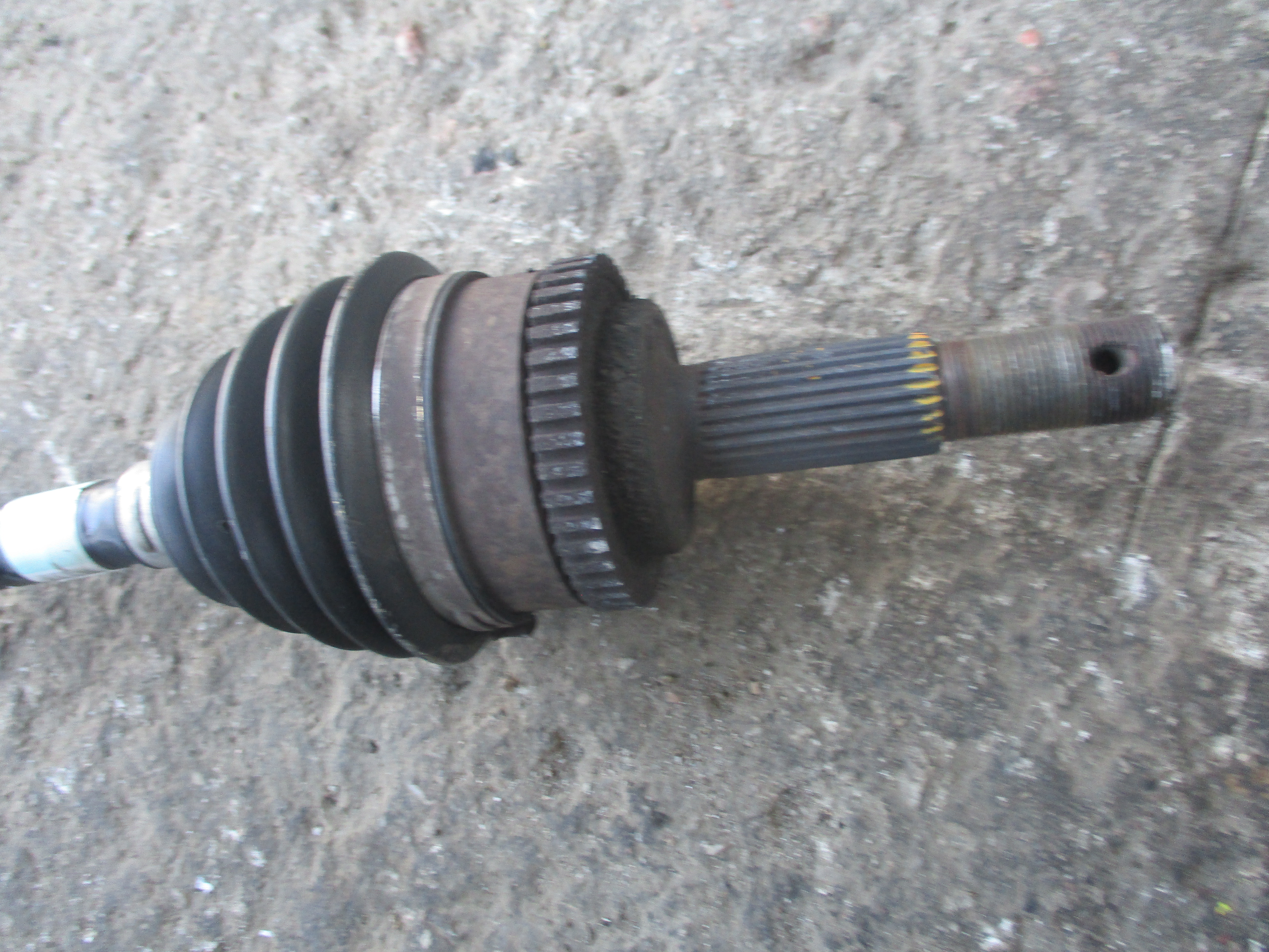 Ημιαξόνιο Αριστερό-Δεξί Nissan Almera ’05 Προσφορά.