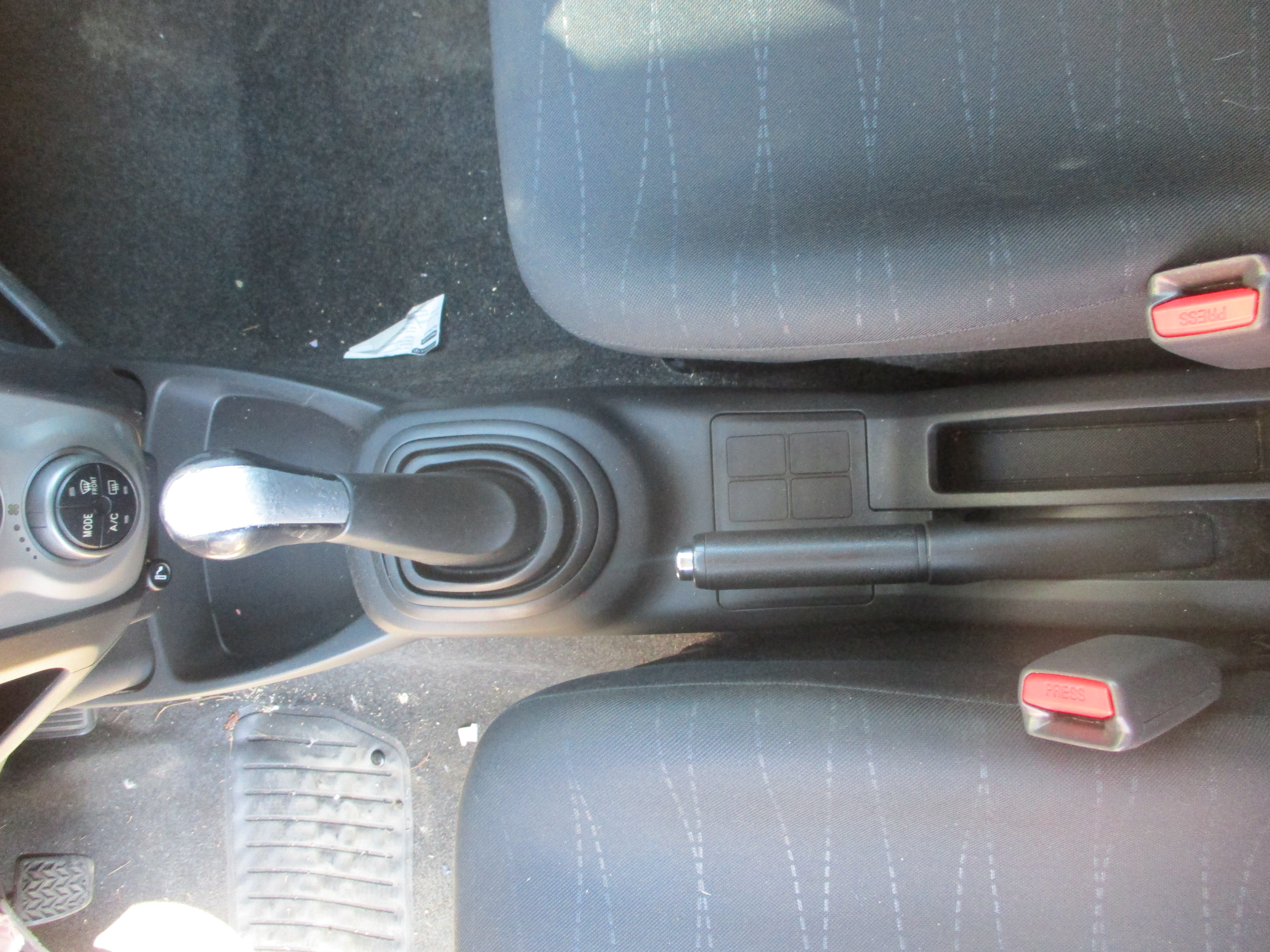 Κονσόλα Χειροφρένου Toyota Yaris ’06