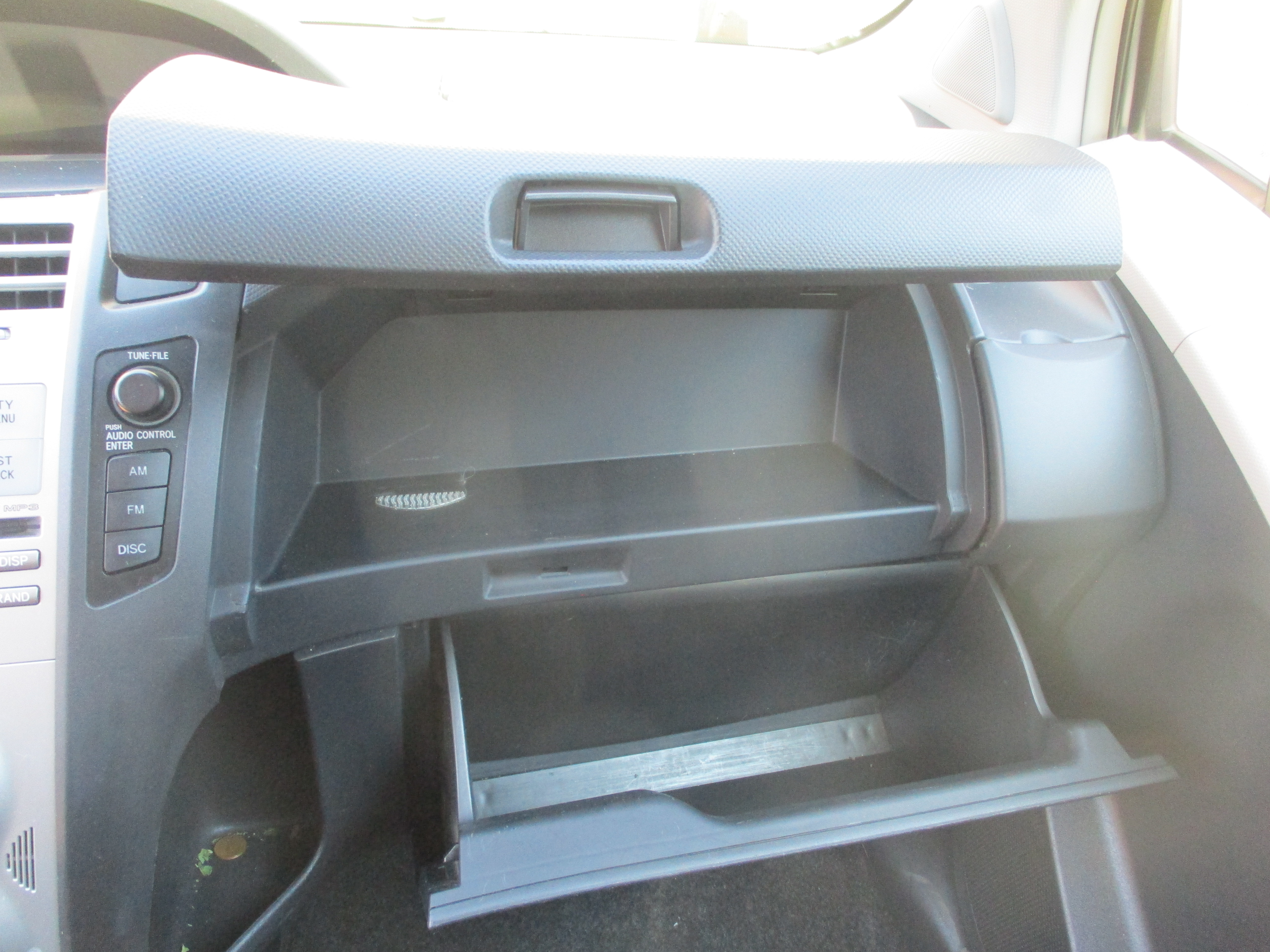 Ντουλαπάκια Toyota Yaris ’06