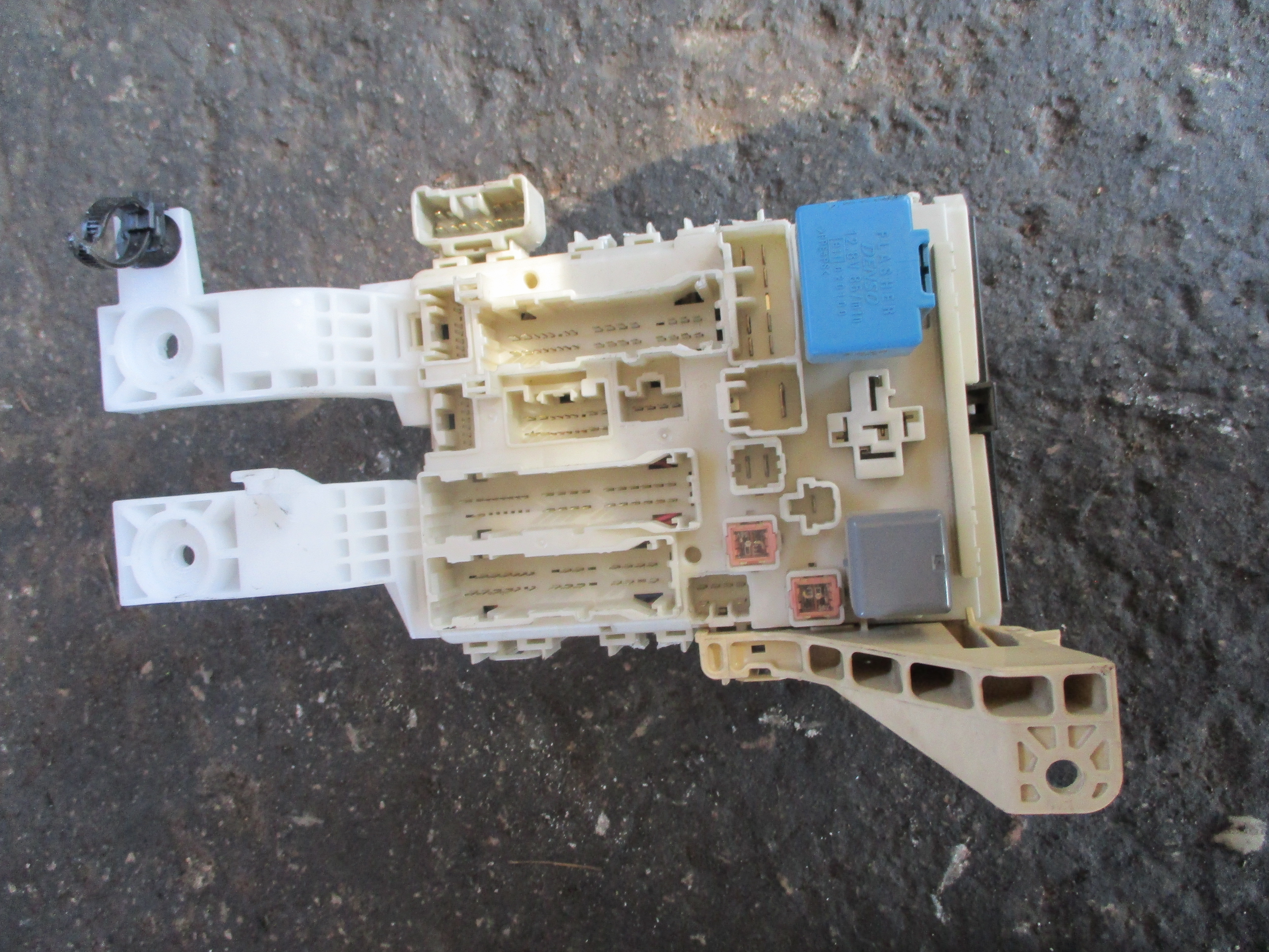 Ασφαλειοθήκη BSI ( 82730-52371 ) Toyota Yaris ’06 Προσφορά.