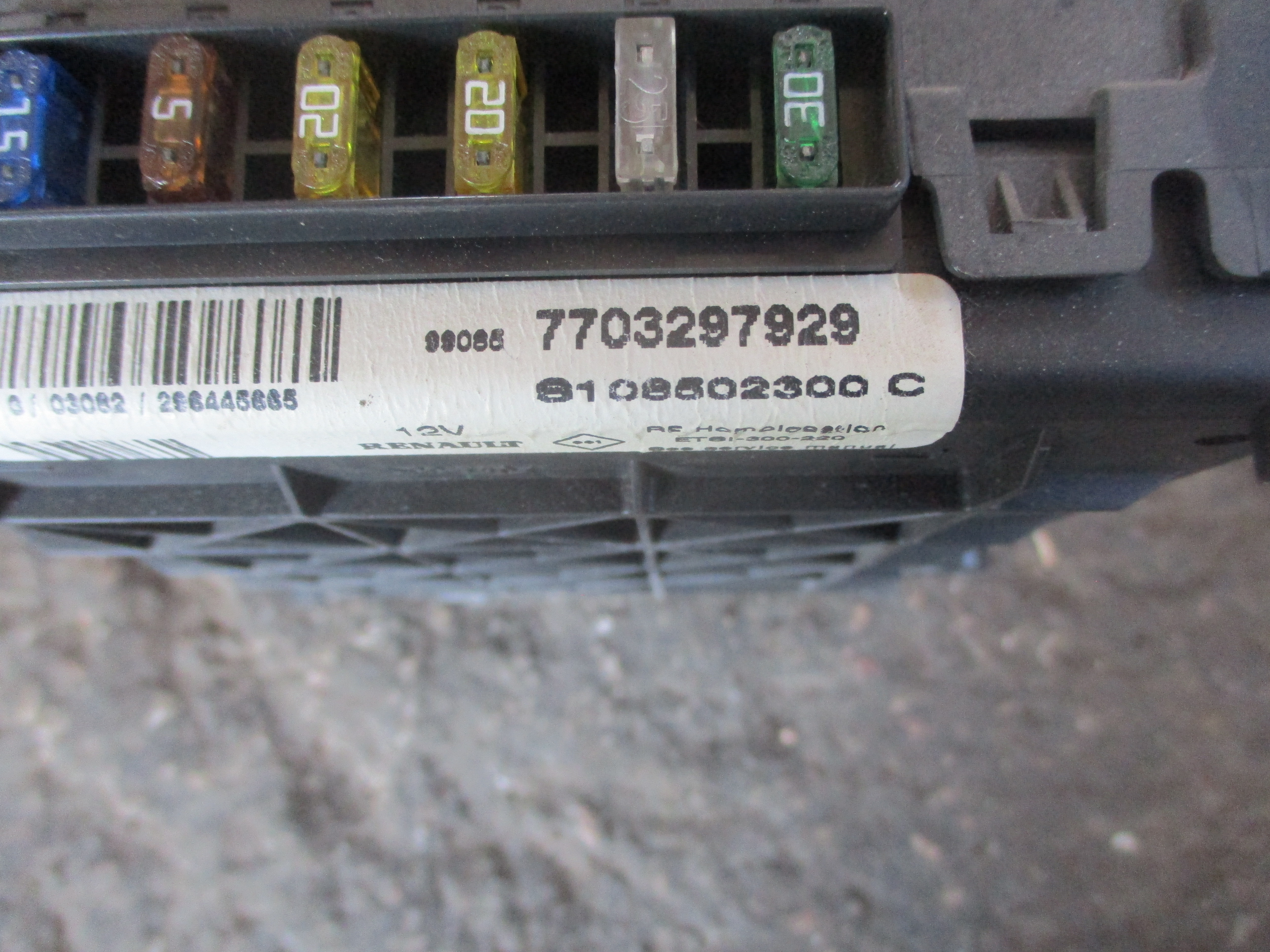 Ασφαλειοθήκη (7703297929) Renault Scenic ’99, προσφορά 50 Ευρώ!