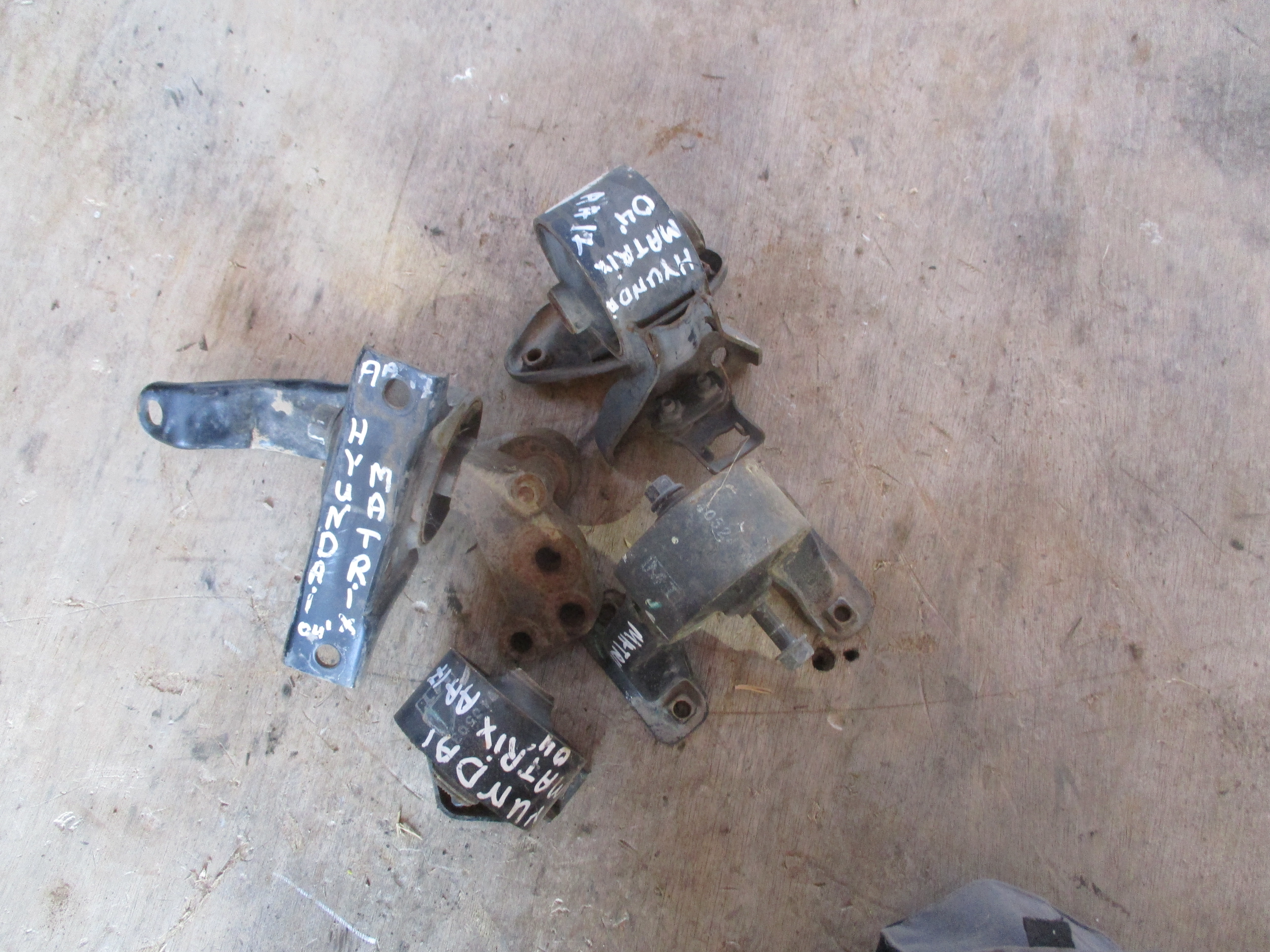 Βάσεις Κινητήρα Hyundai Matrix ’05 Προσφορά 20 Ευρώ / Τεμάχιο !