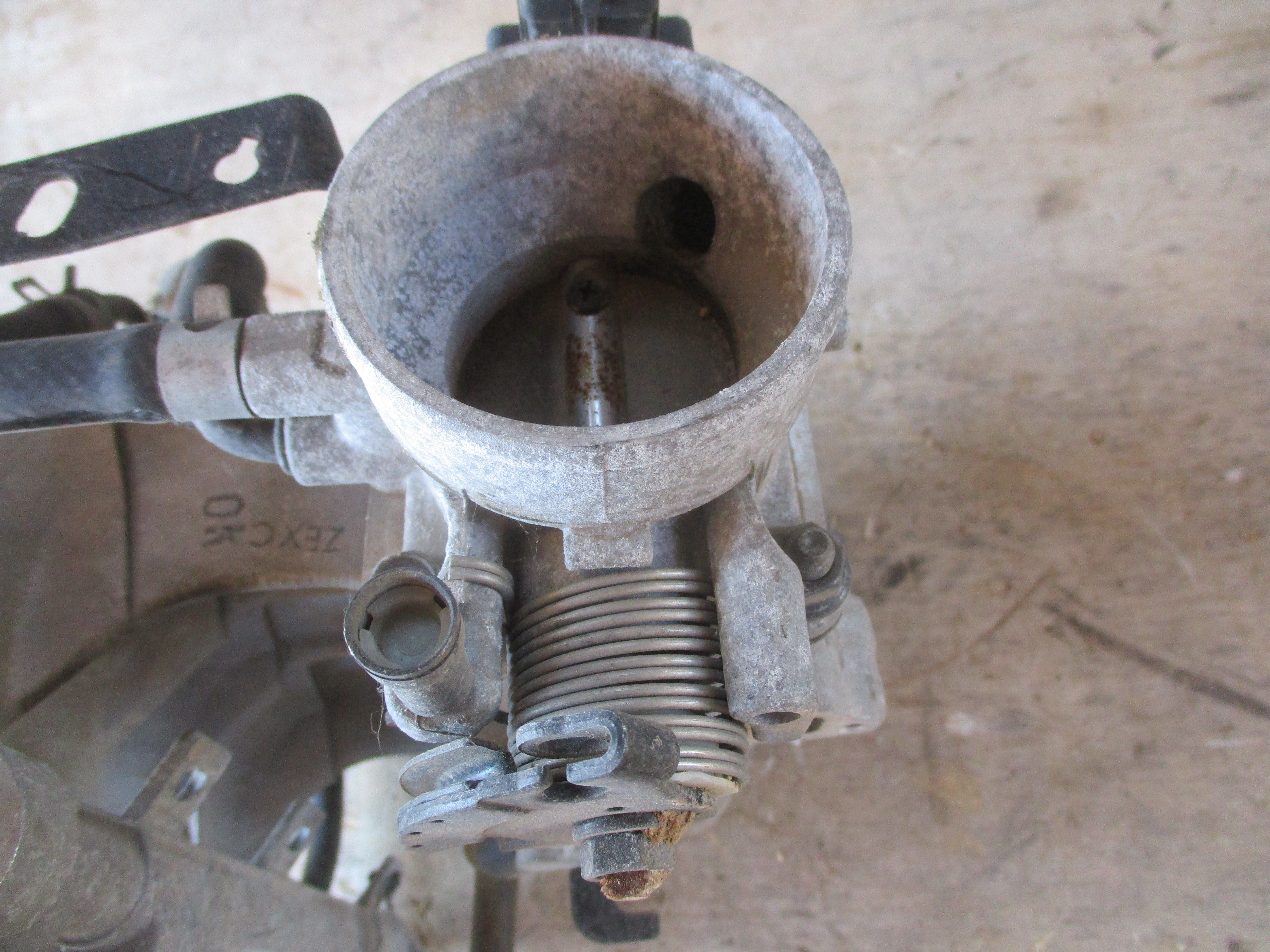 Πεταλούδα Γκαζιού Hyundai Matrix ’05 Προσφορά.