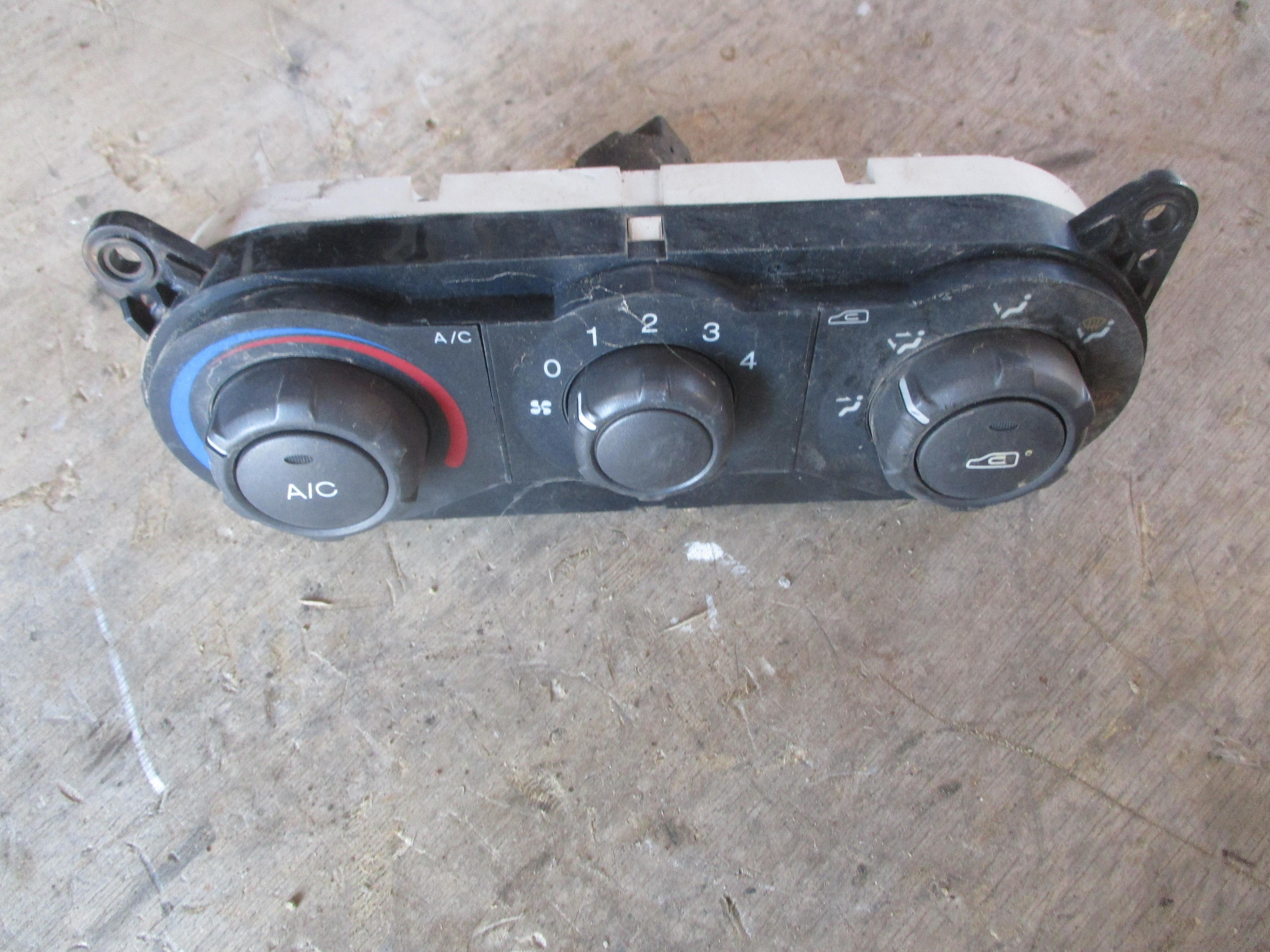 Διακόπτης Καλοριφέρ Hyundai Matrix ’05 Προσφορά 40 Ευρώ !