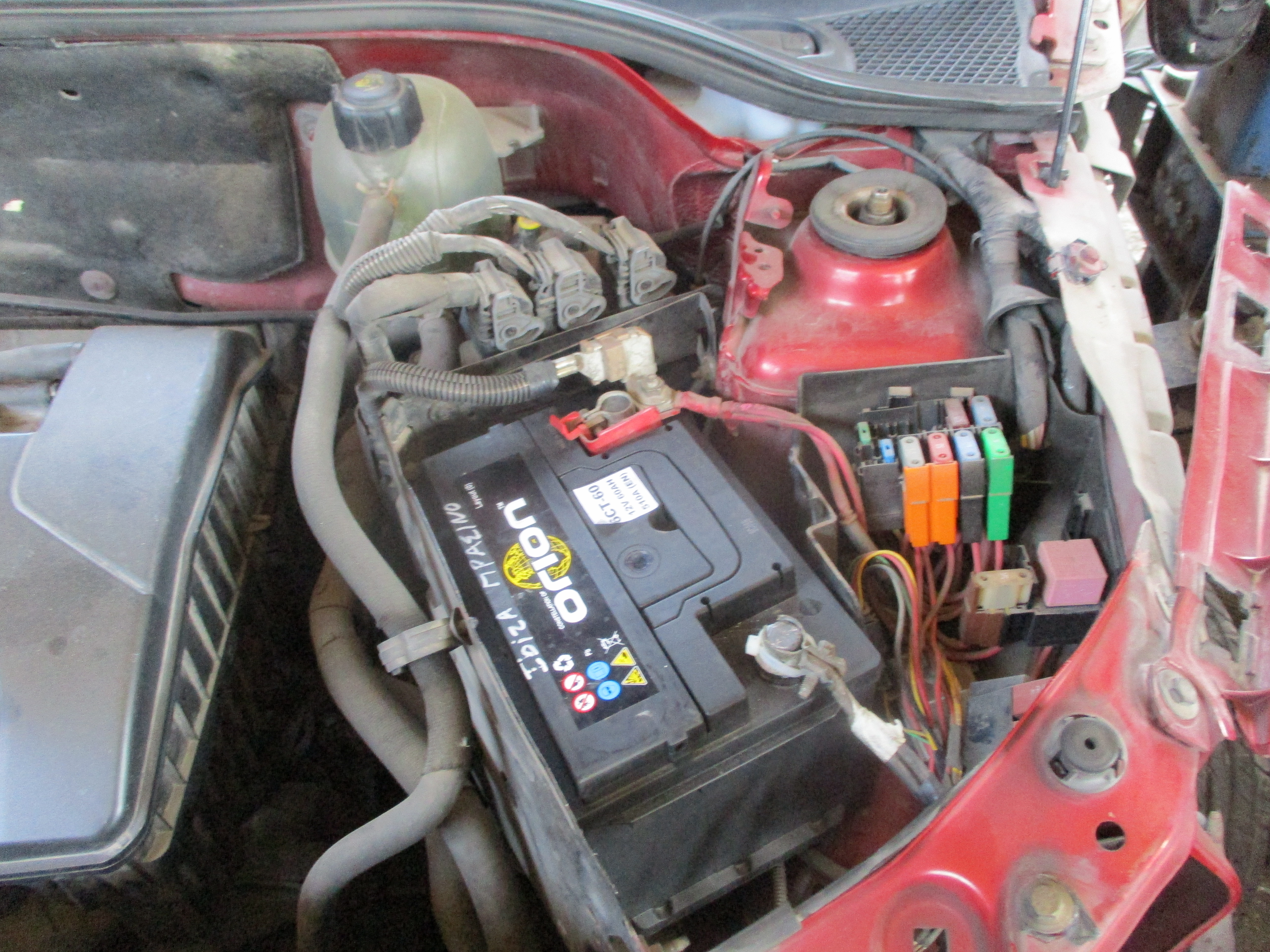 Ασφαλειοθήκη Εξωτερική Renault Clio ’04 Προσφορά.