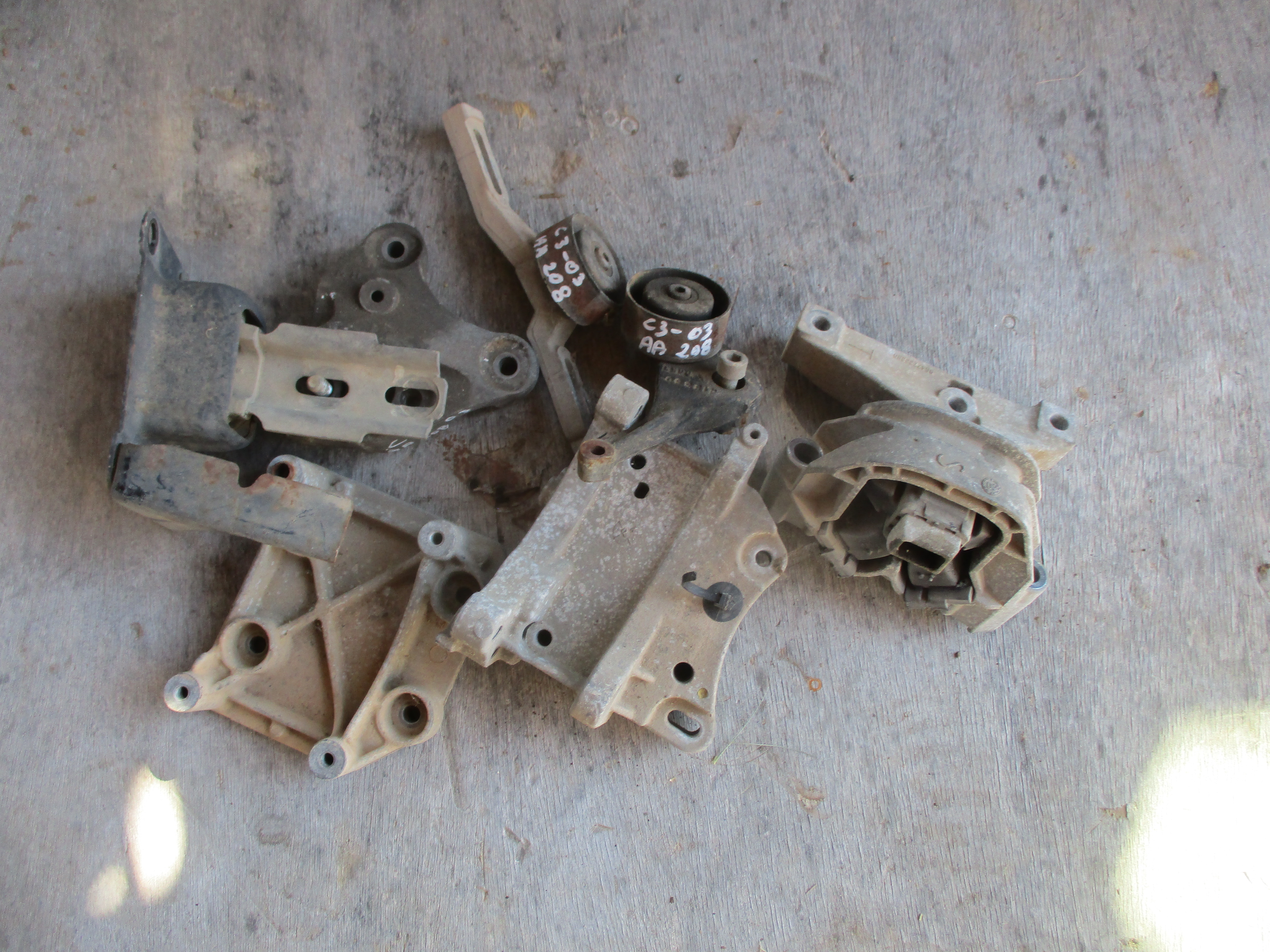 Βάσεις Μηχανής Citroen C3 ’02 Προσφορά.