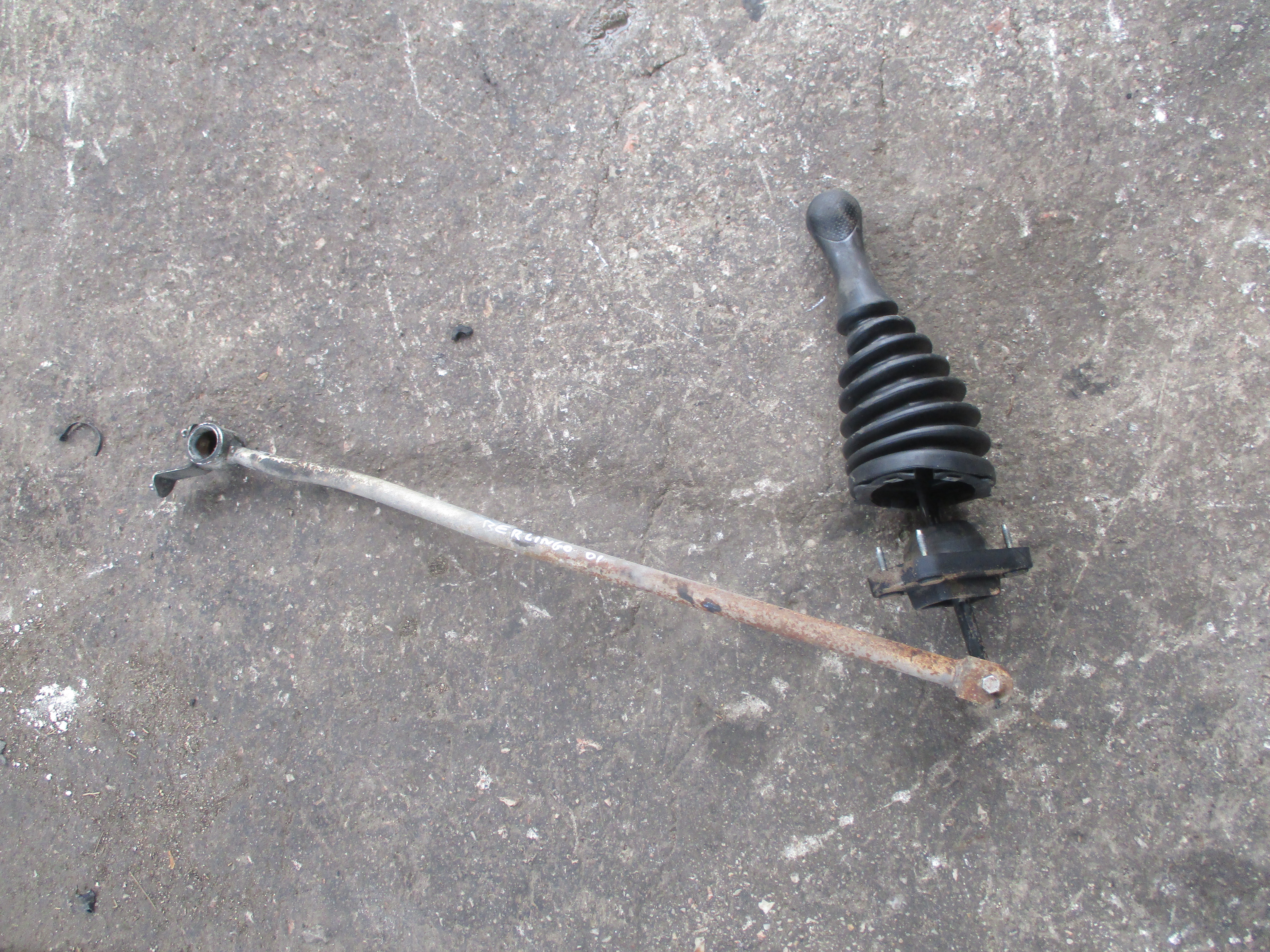 Λεβιές Ταχυτήτων Citroen Berlingo ’01 Προσφορά.