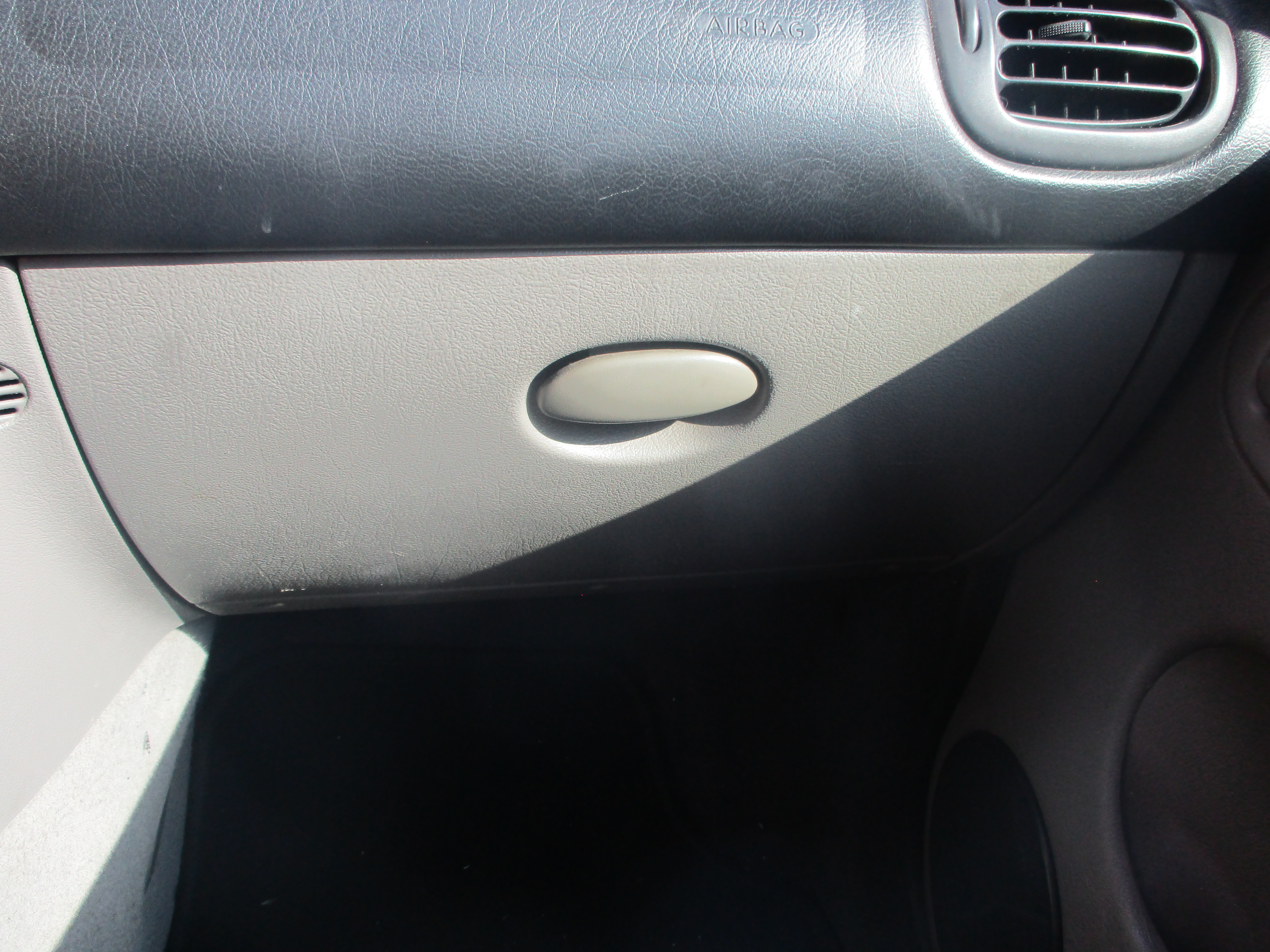 Ντουλαπάκι Citroen Xsara Picasso ’01 Προσφορά.