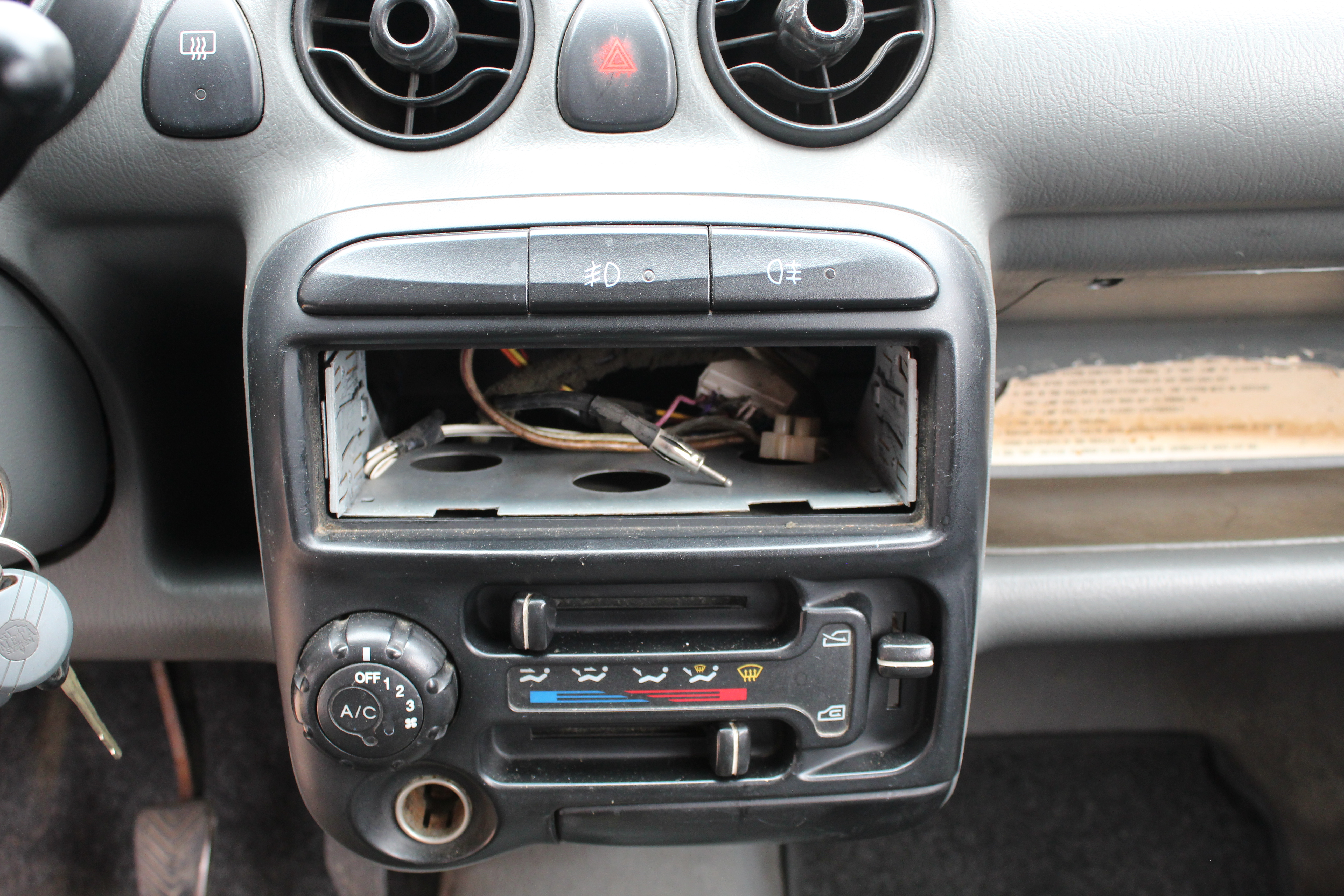 Διακόπτης Αλάρμ Hyundai Atos Prime ’01 Προσφορά.