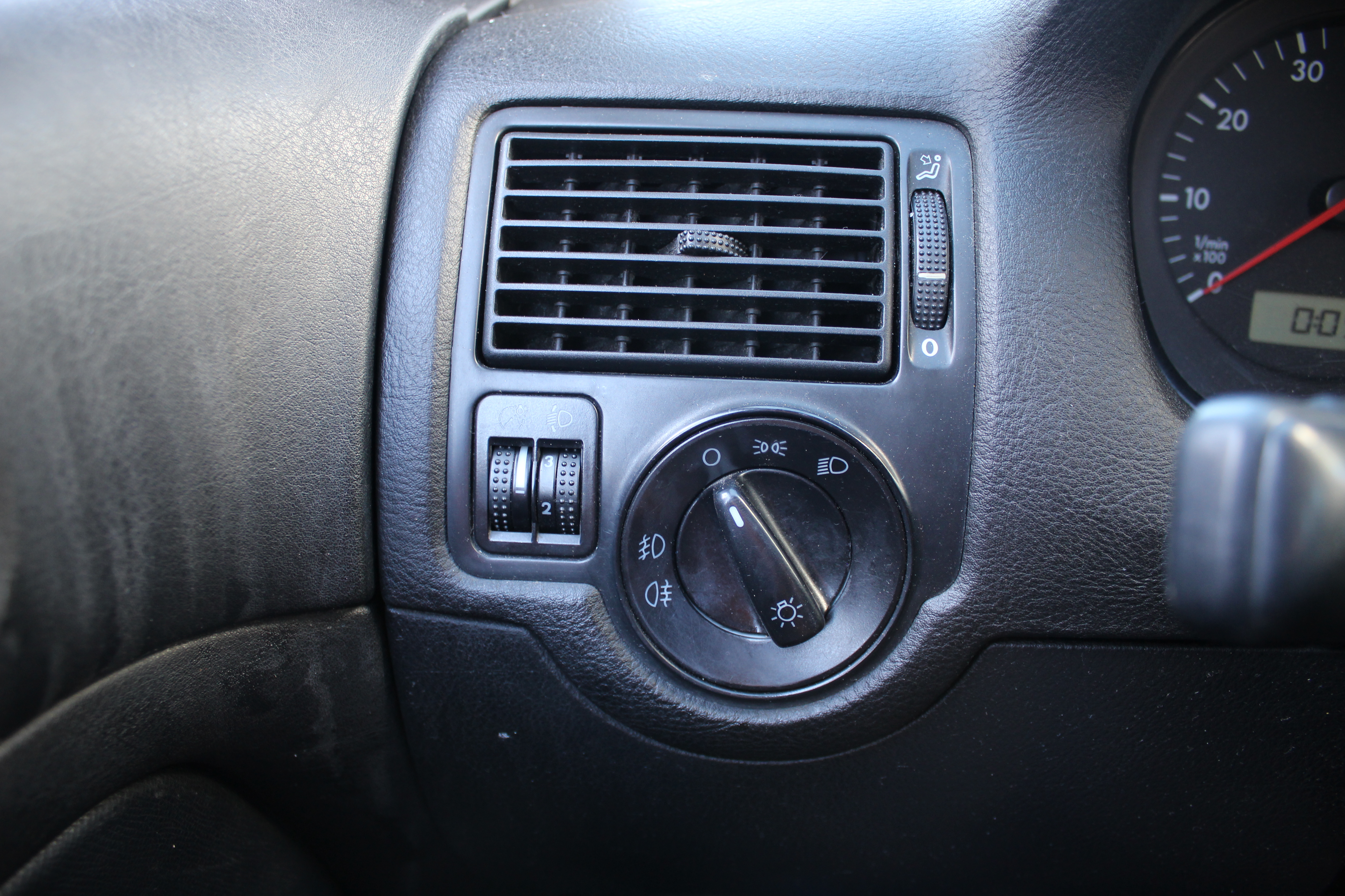 Διακόπτης Φώτων VW Golf ’02 Προσφορά.