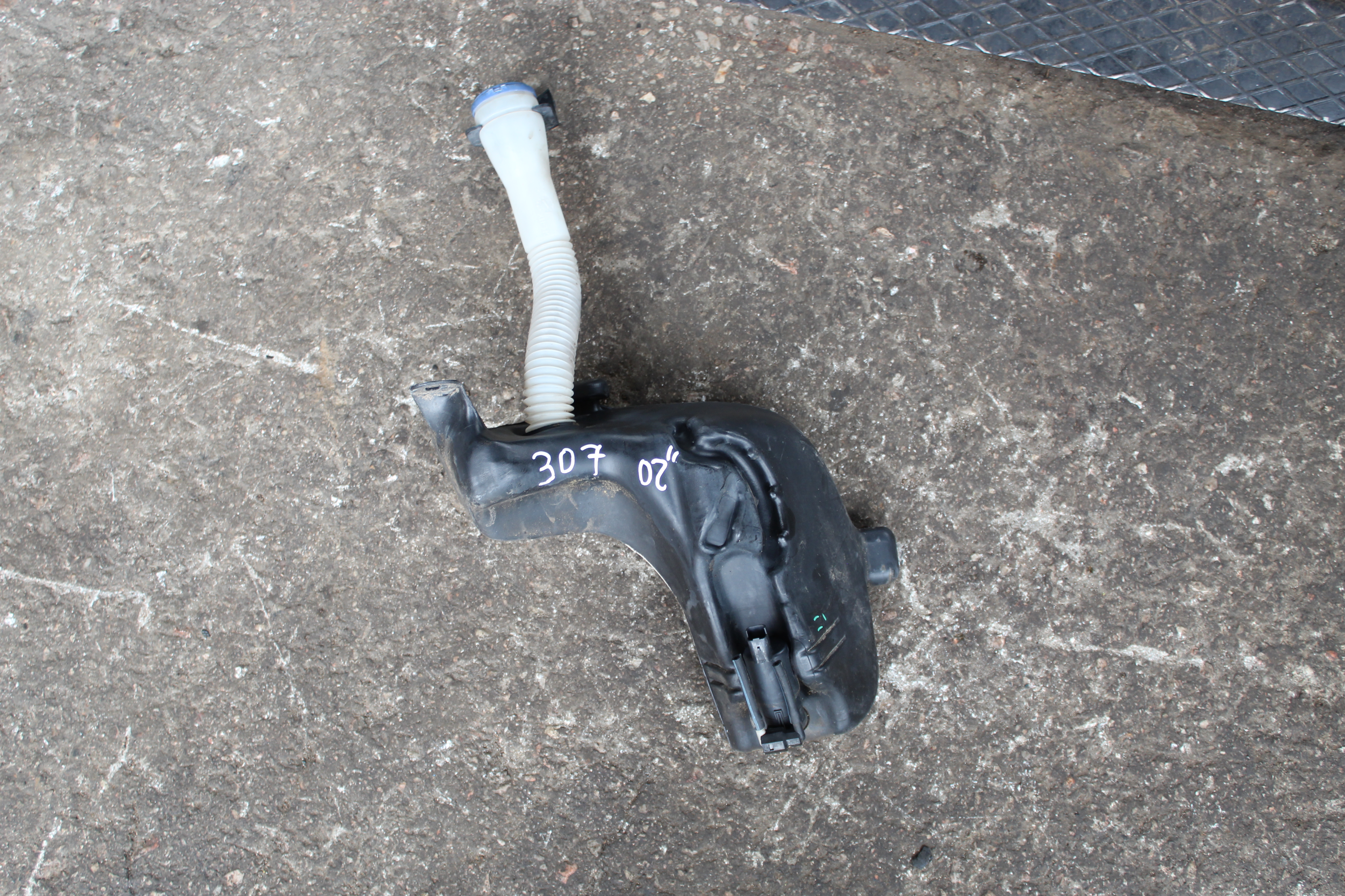 Δοχείο Νερού Υαλοκαθαριστήρων Peugeot 307 ’02 Προσφορά.