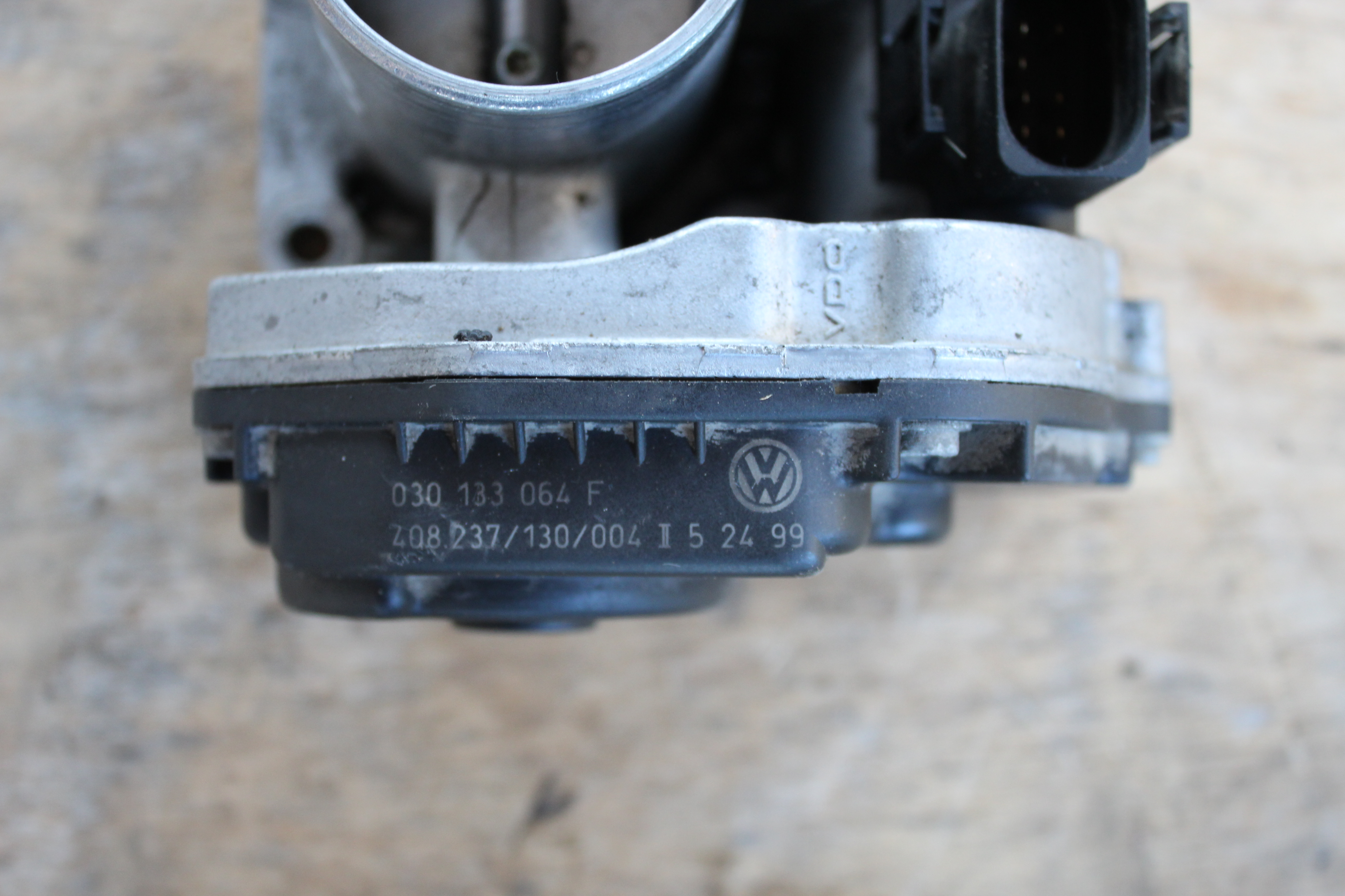 Πεταλούδα Γκαζιού ( 030133064F ) VW Golf ’02 Προσφορά.