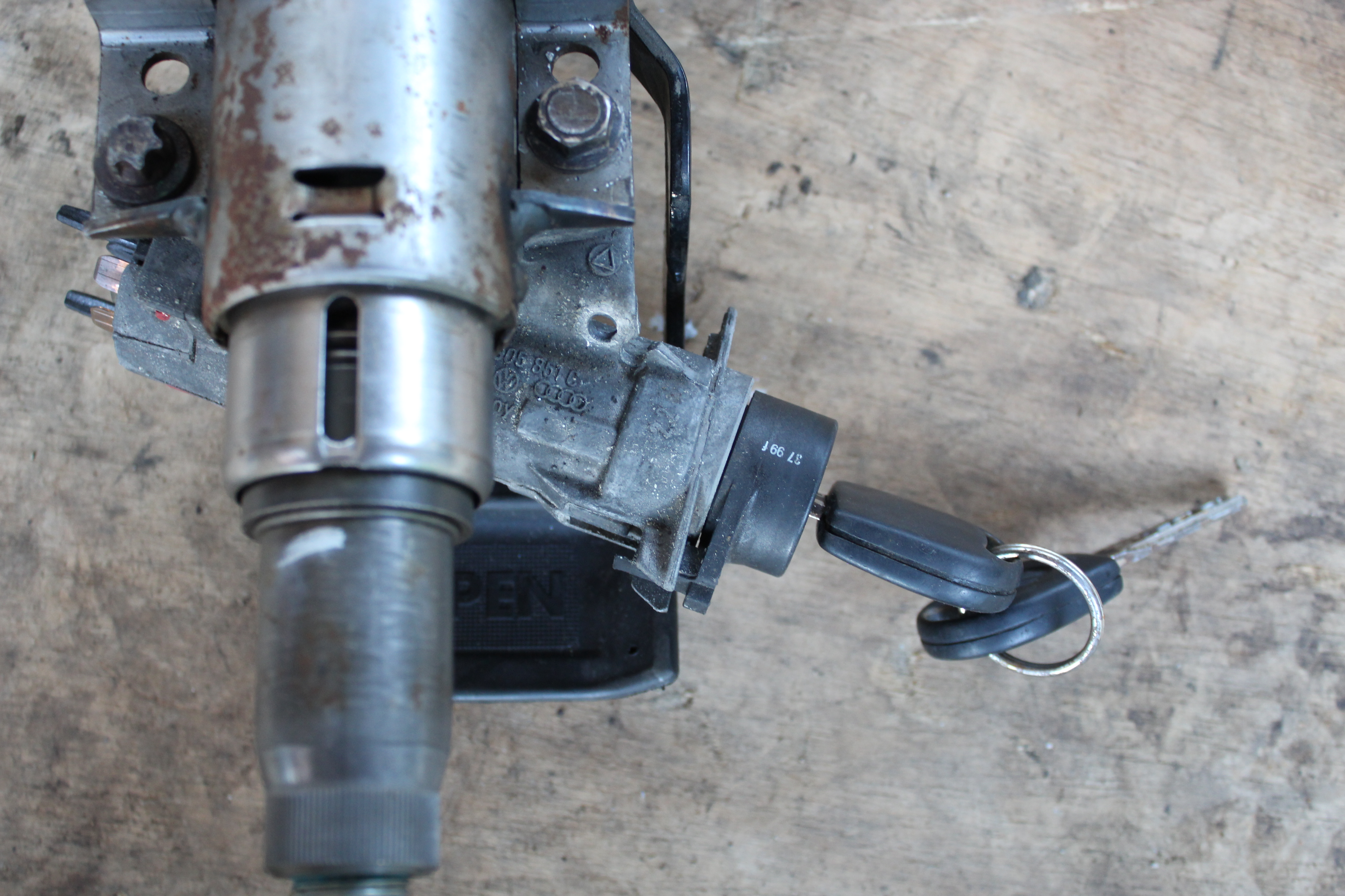 Κλειδαριά Μίζας VW Golf ’02 Προσφορά.