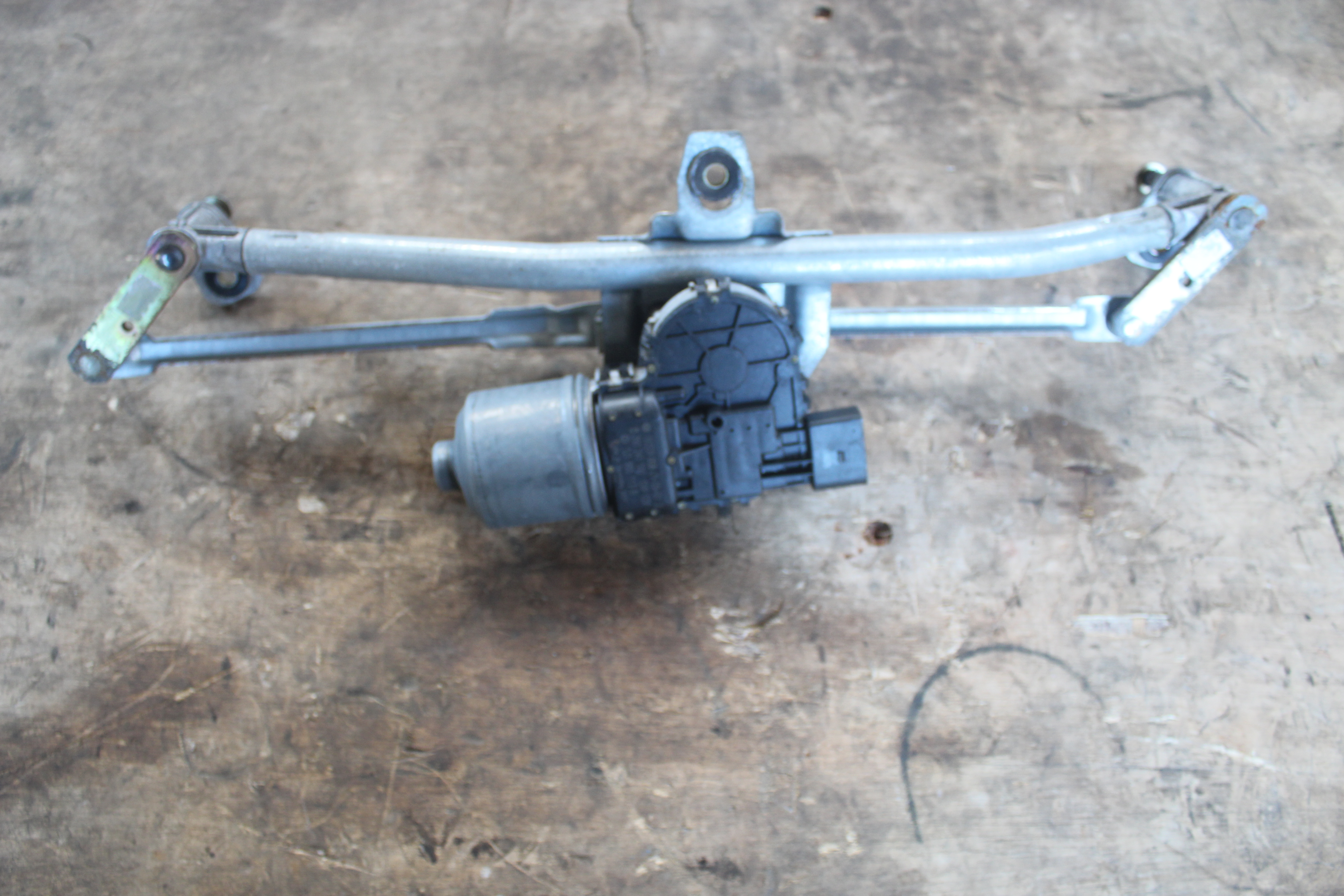 Υαλοκαθαριστήρες Σετ Κομπλέ ( 1J1955113B , 0390241502 ) VW Golf ’02 Προσφορά.