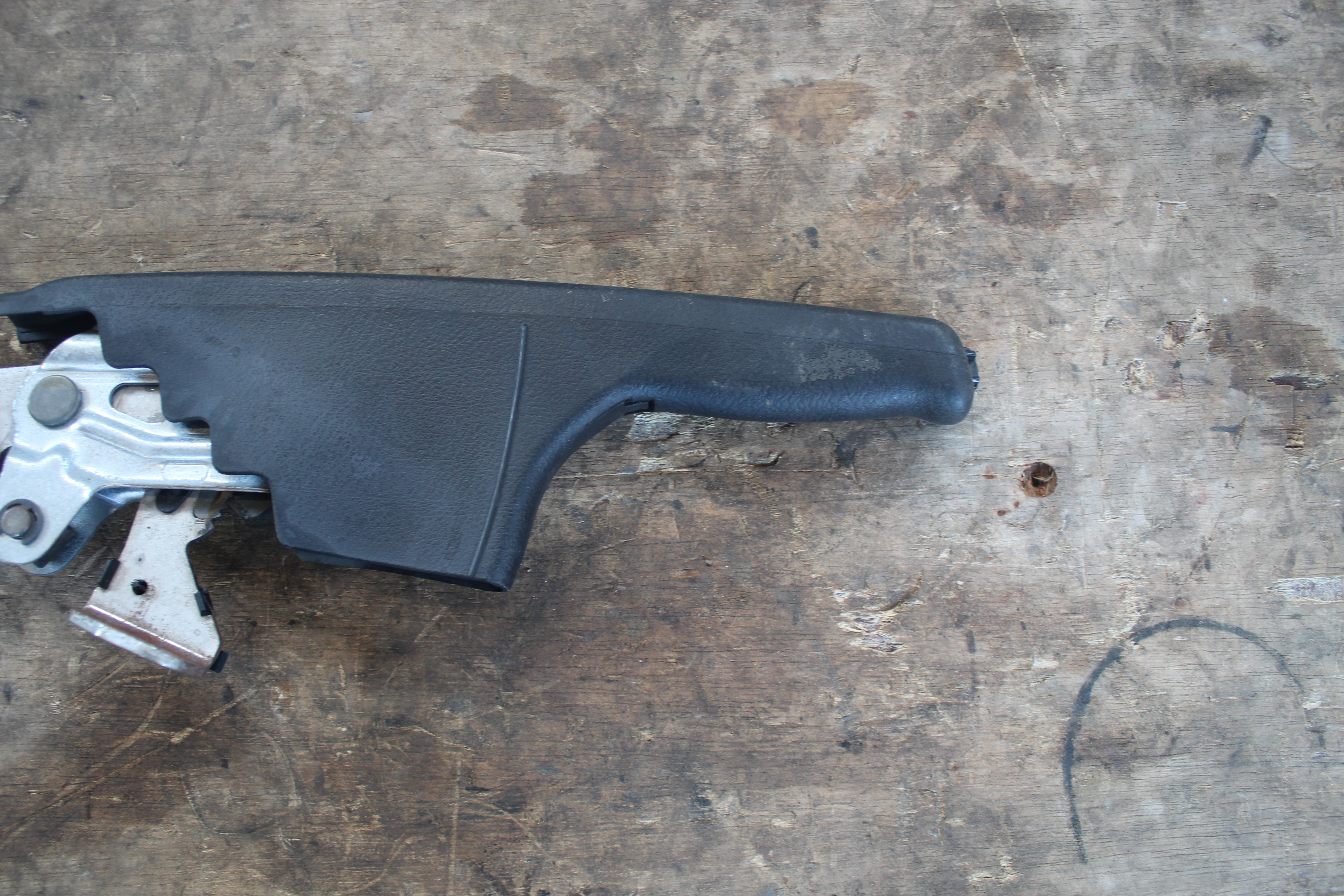 Χειρόφρενο VW Golf ’02 Προσφορά.